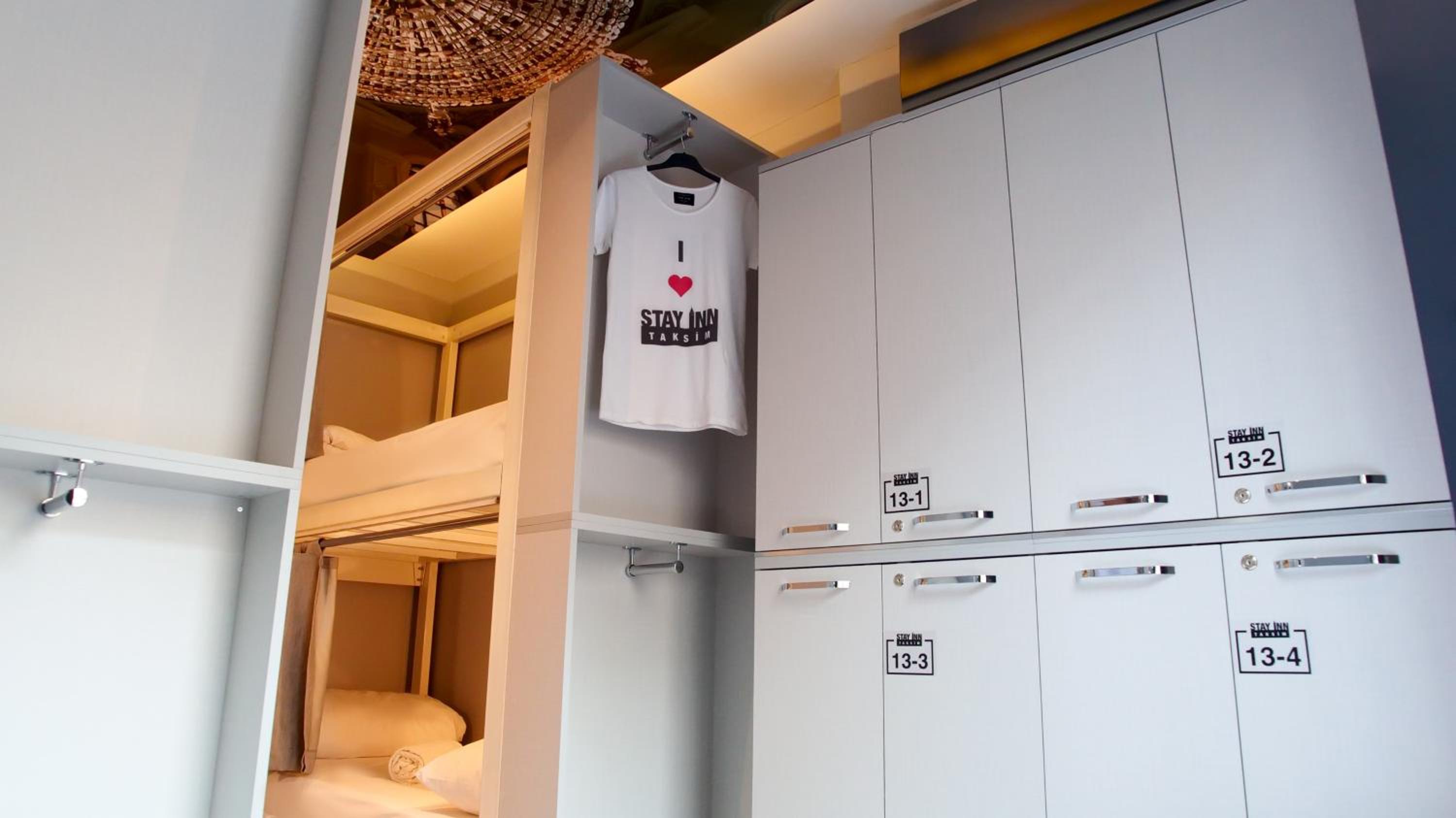 Bed In 4-Bed Mixed Deluxe Dormitory Room photo 3