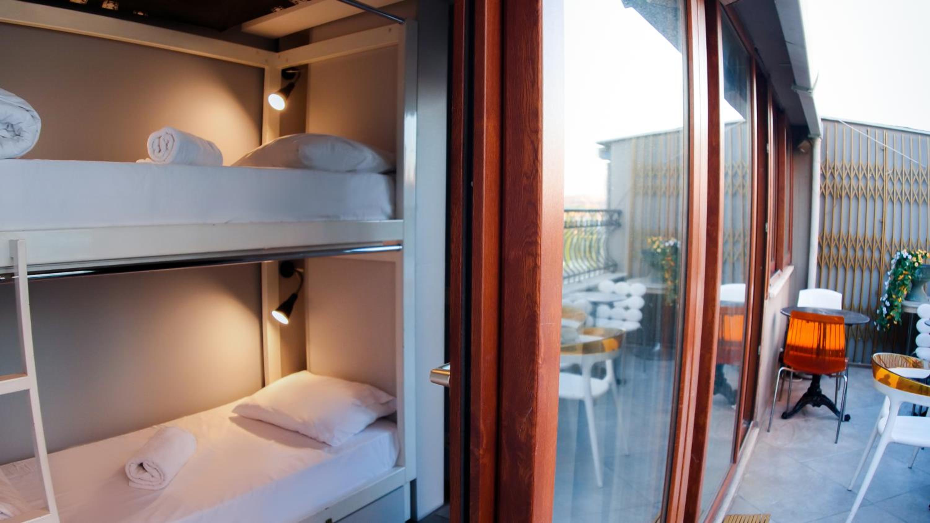 Bed in 2-Bed Female Dormitory Room photo 2