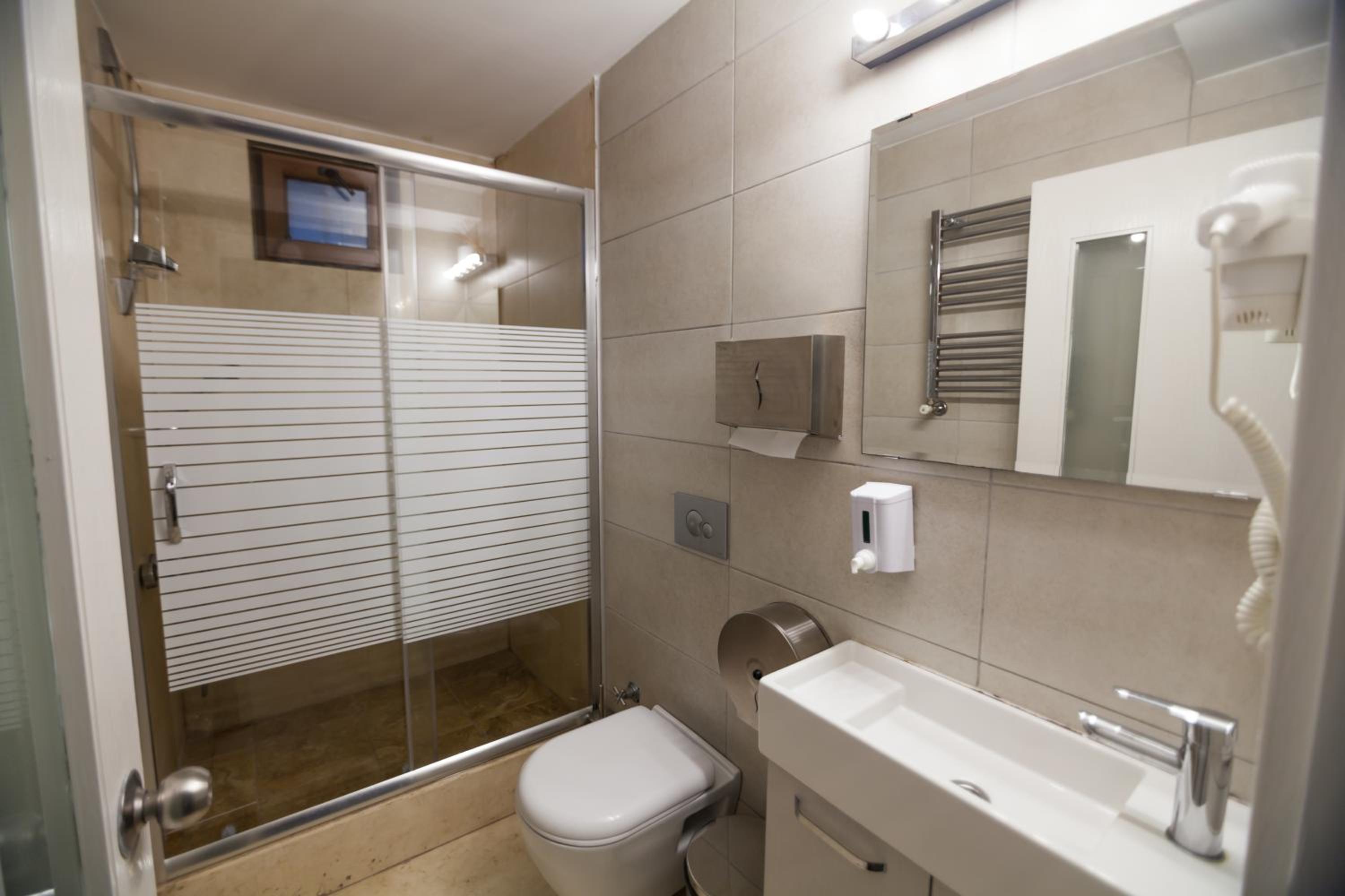 Double Room with Shared Bathroom photo 2