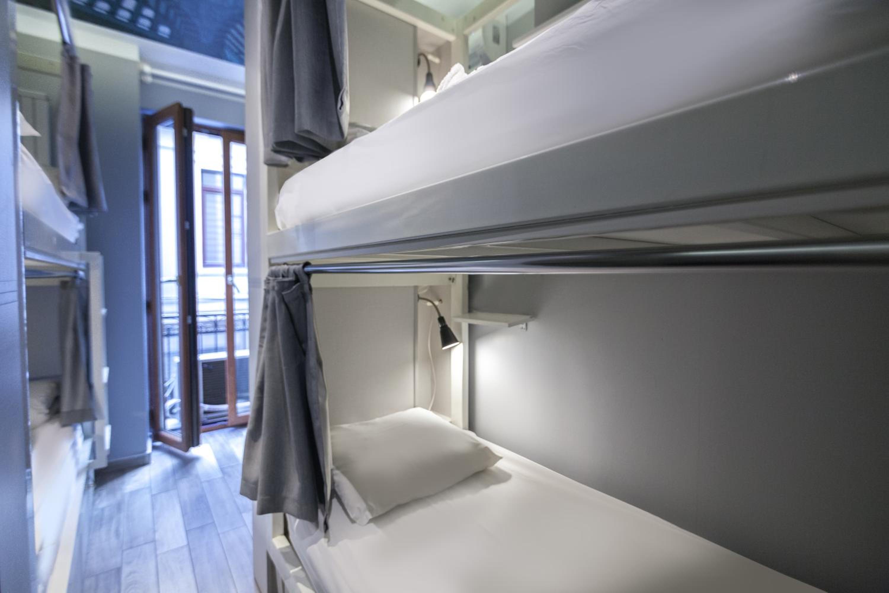 4-Bed Mixed Dormitory Room photo 2