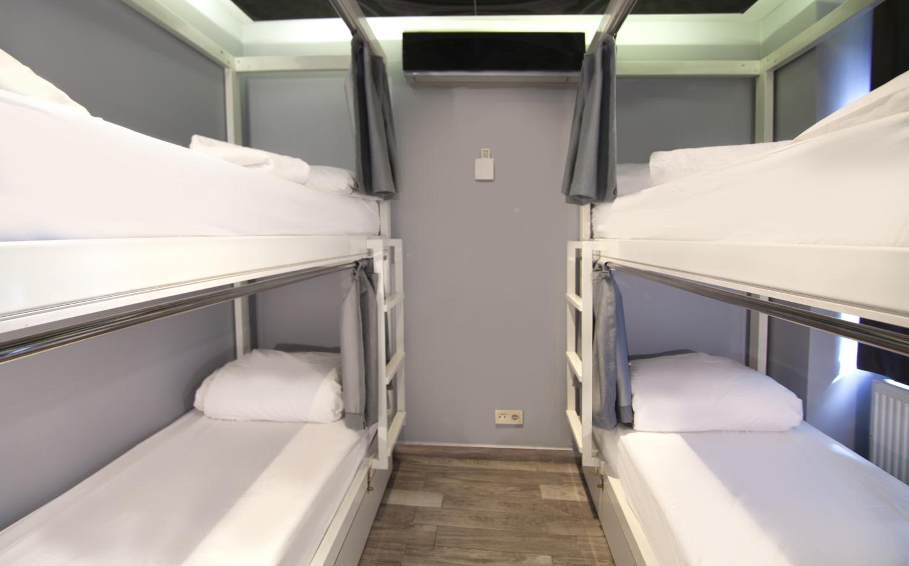 4-Bed Mixed Dormitory Room photo 3