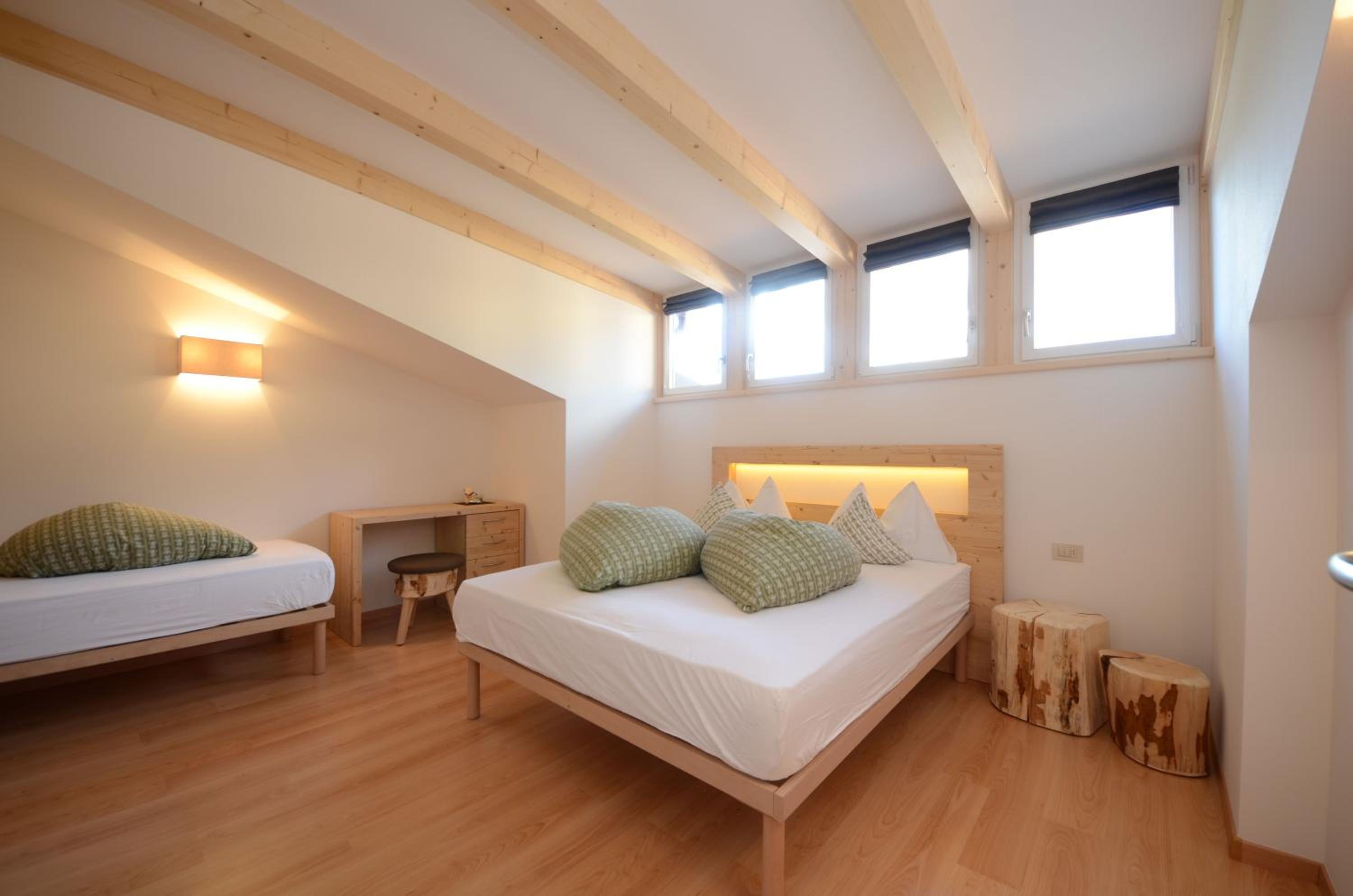 One-Bedroom Apartment - Attic - Photo 5