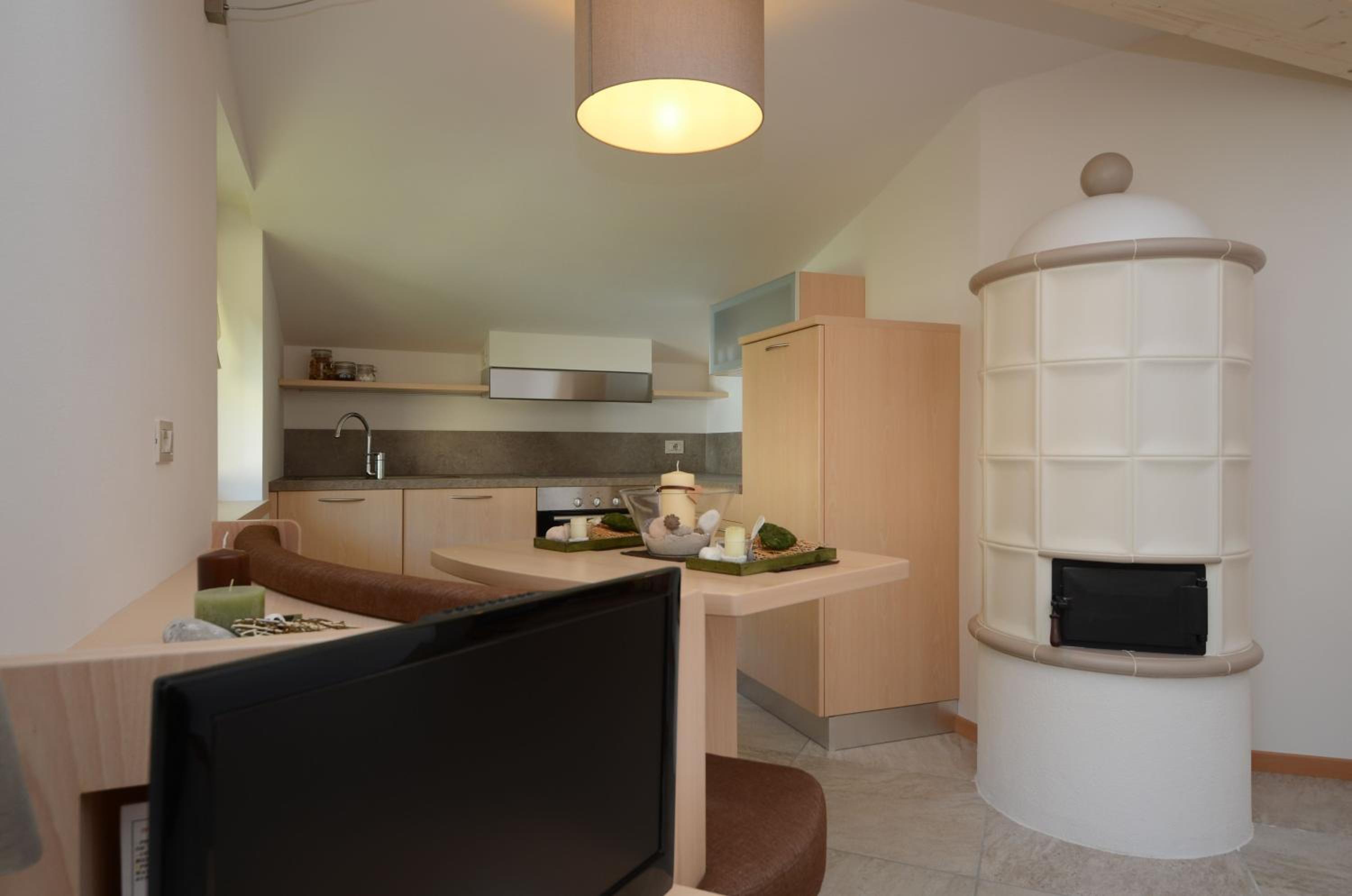 One-Bedroom Apartment - Attic - Photo 12