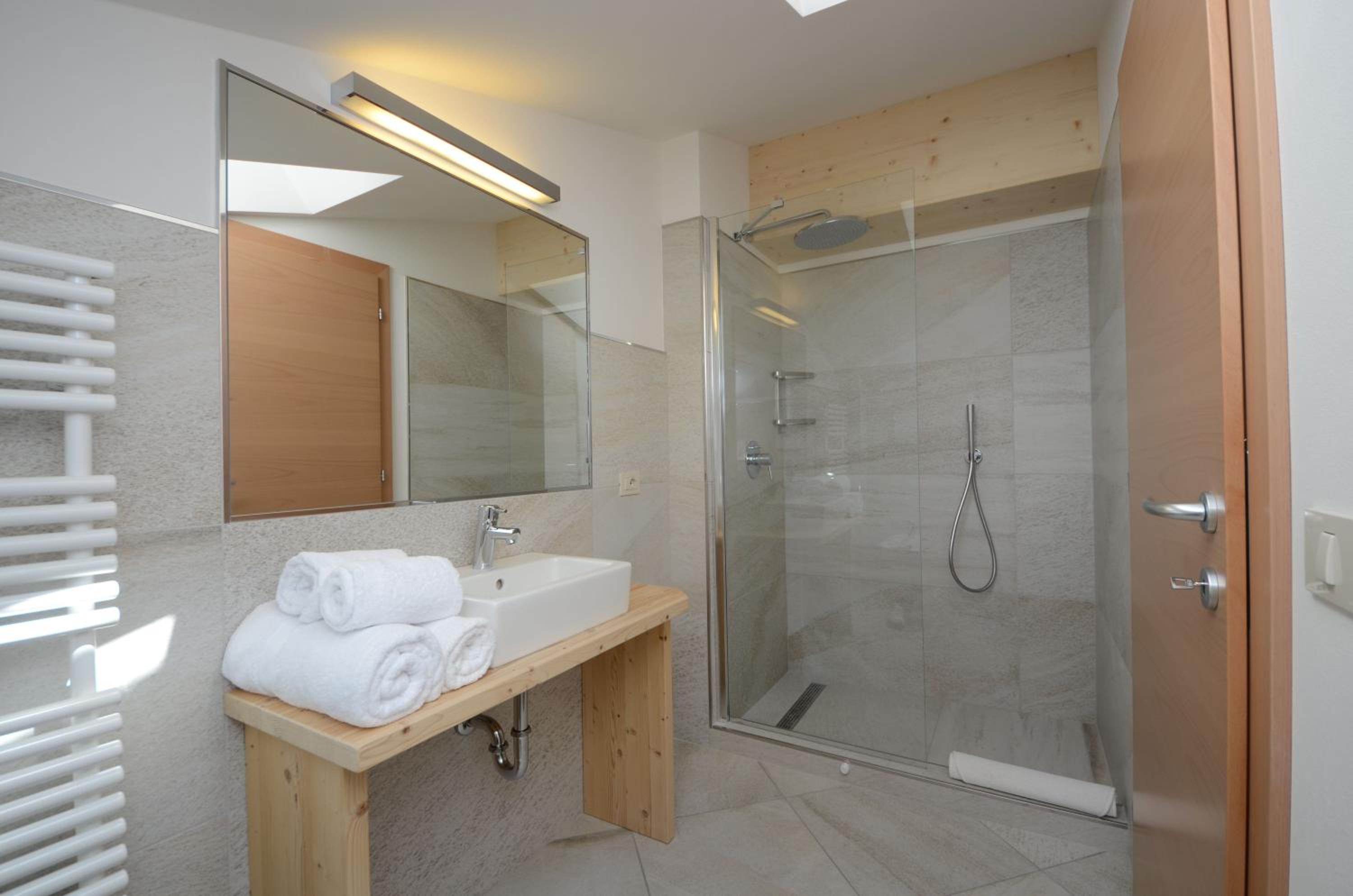 One-Bedroom Apartment - Attic - Photo 9