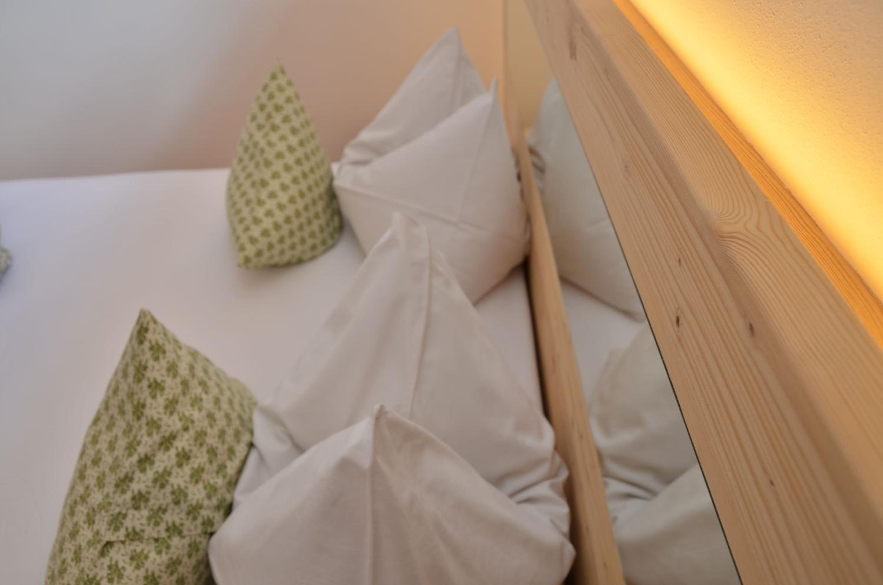 One-Bedroom Apartment - Attic - Photo 1