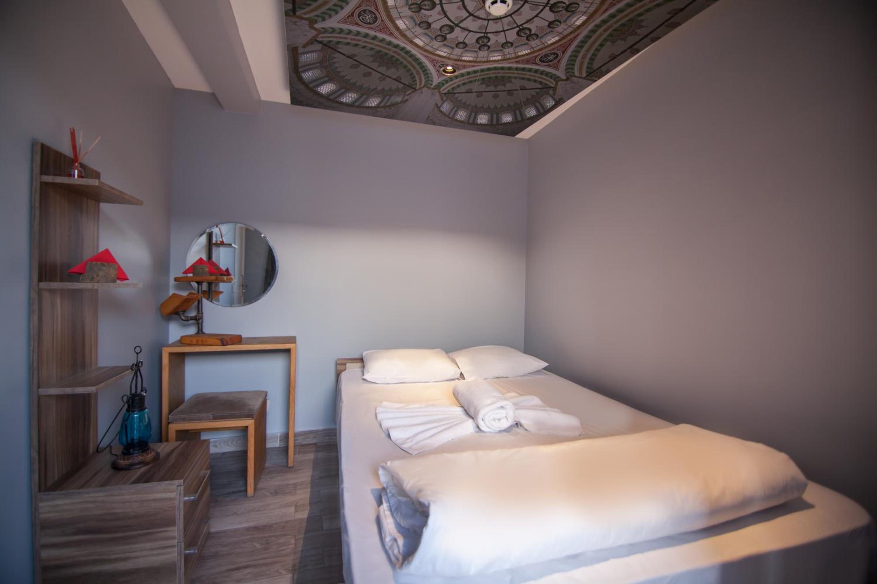 Double Room with Shared Bathroom photo 1