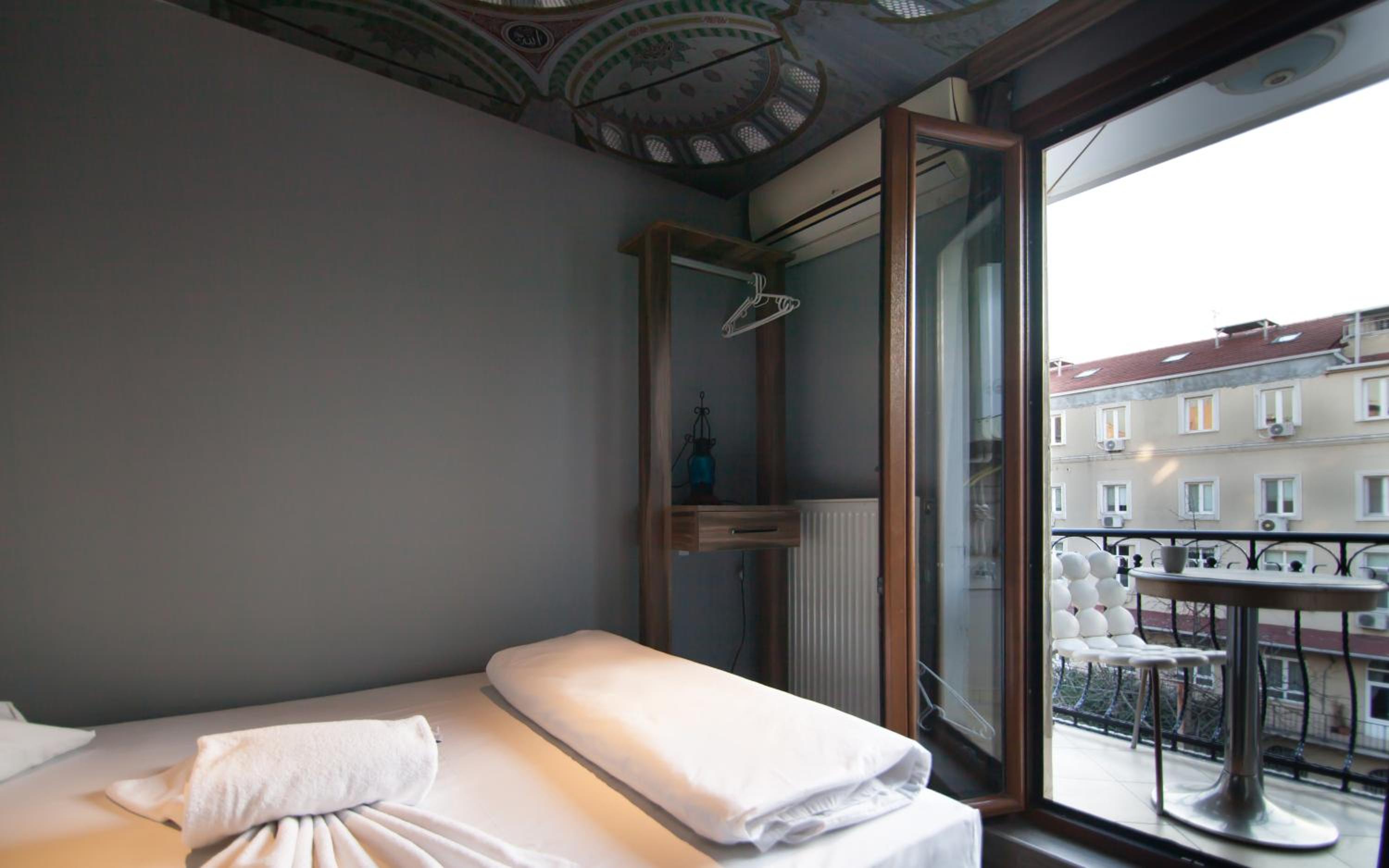 Double Room with Shared Bathroom photo 3