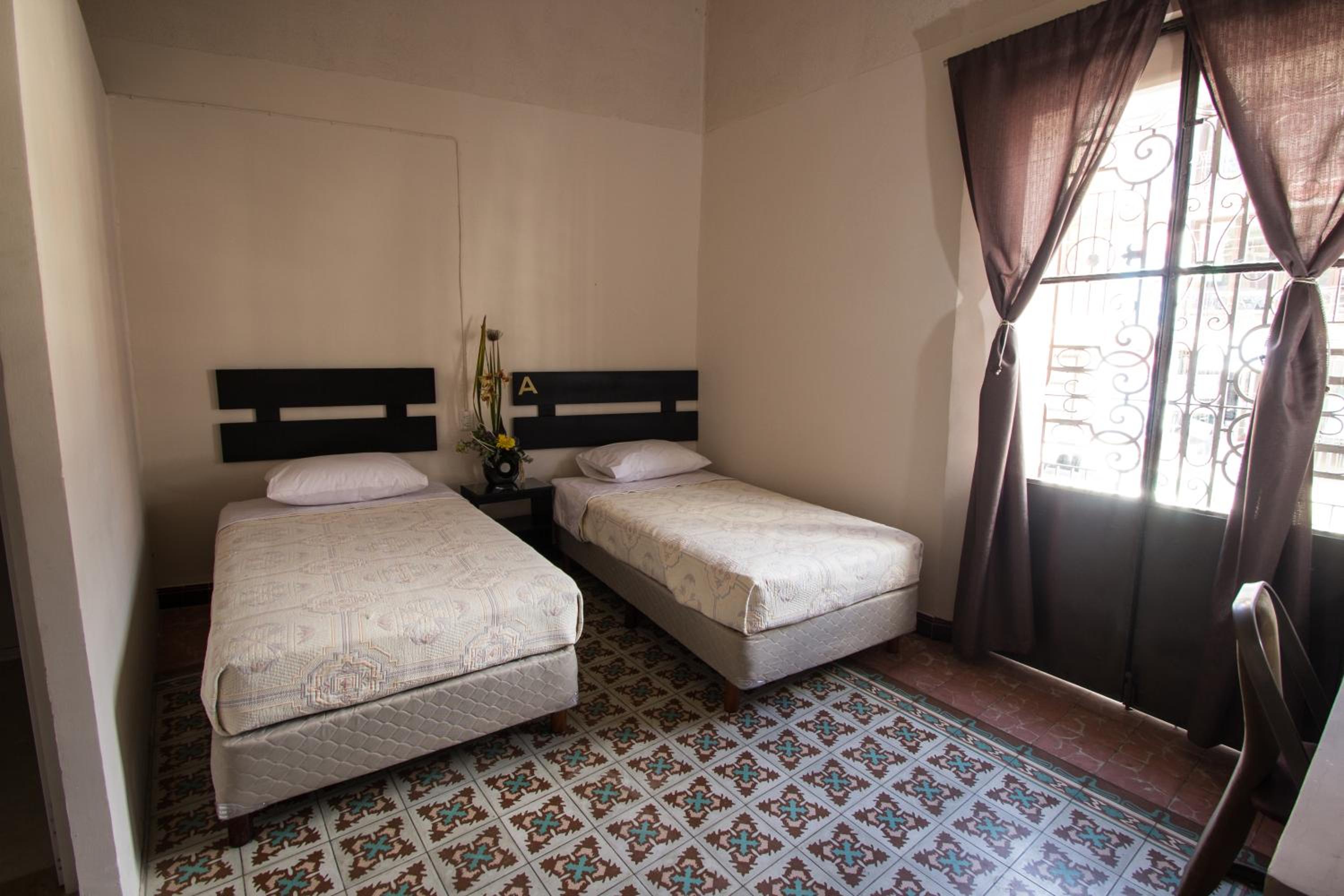 Twin Room with Private Bathroom photo 3