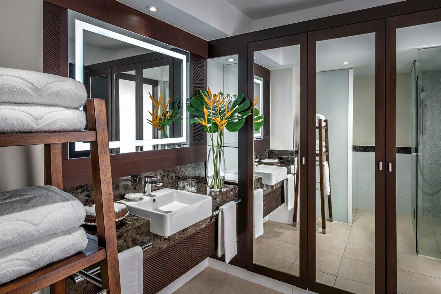 Ocean Terrace King Room - Photo 10