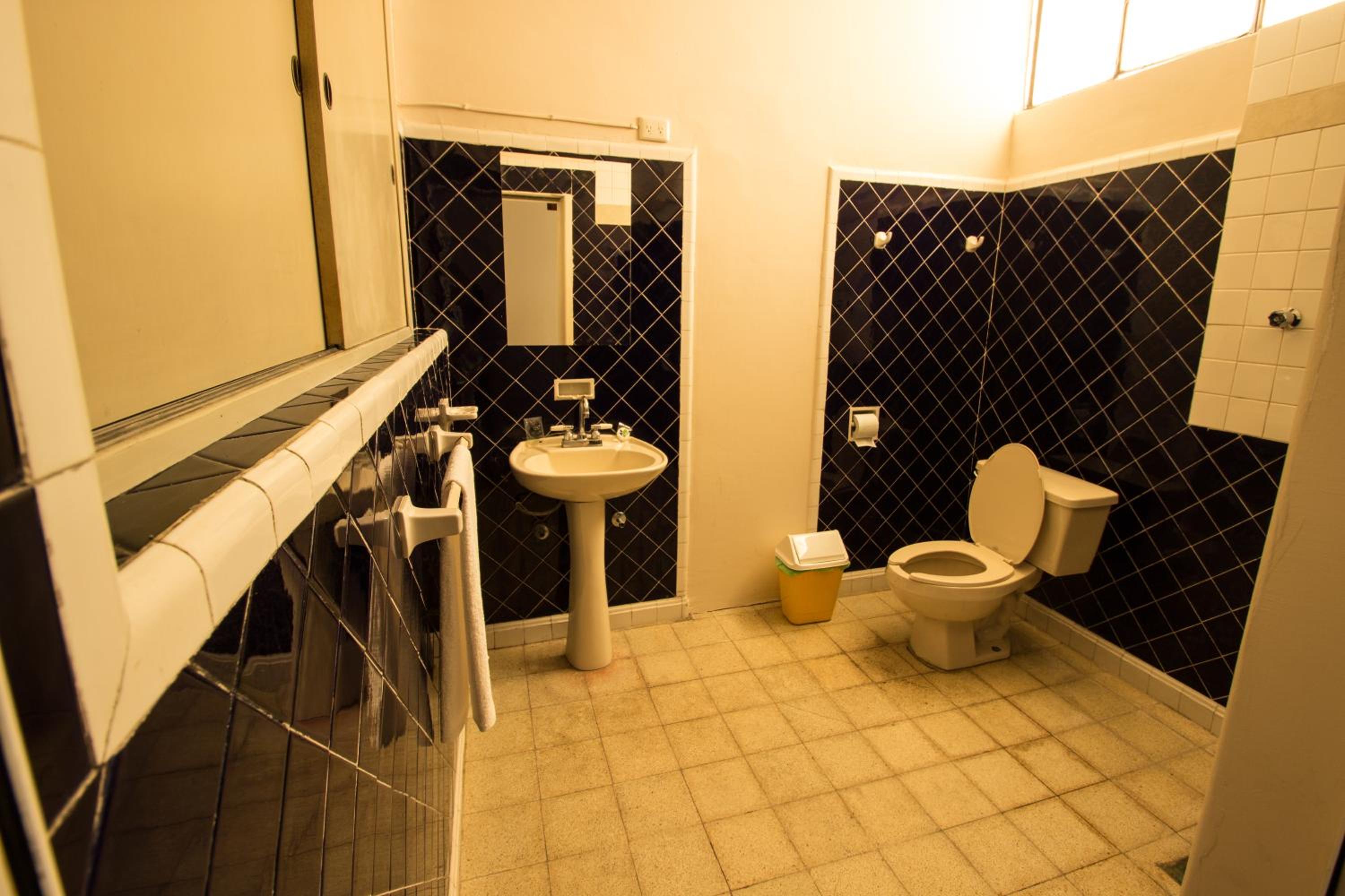 Twin Room with Private Bathroom photo 2