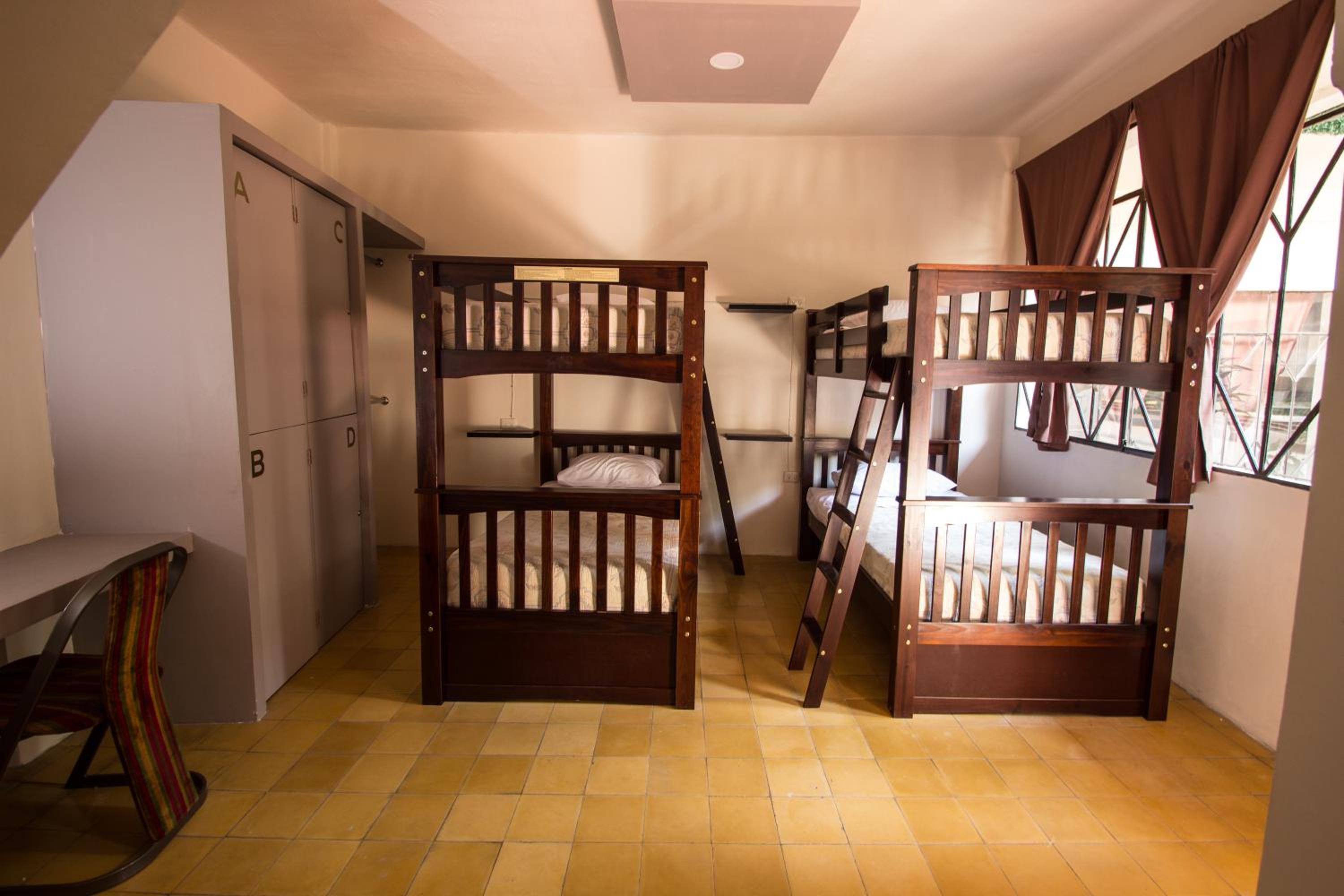 Quadruple Room with Private Bathroom photo 2