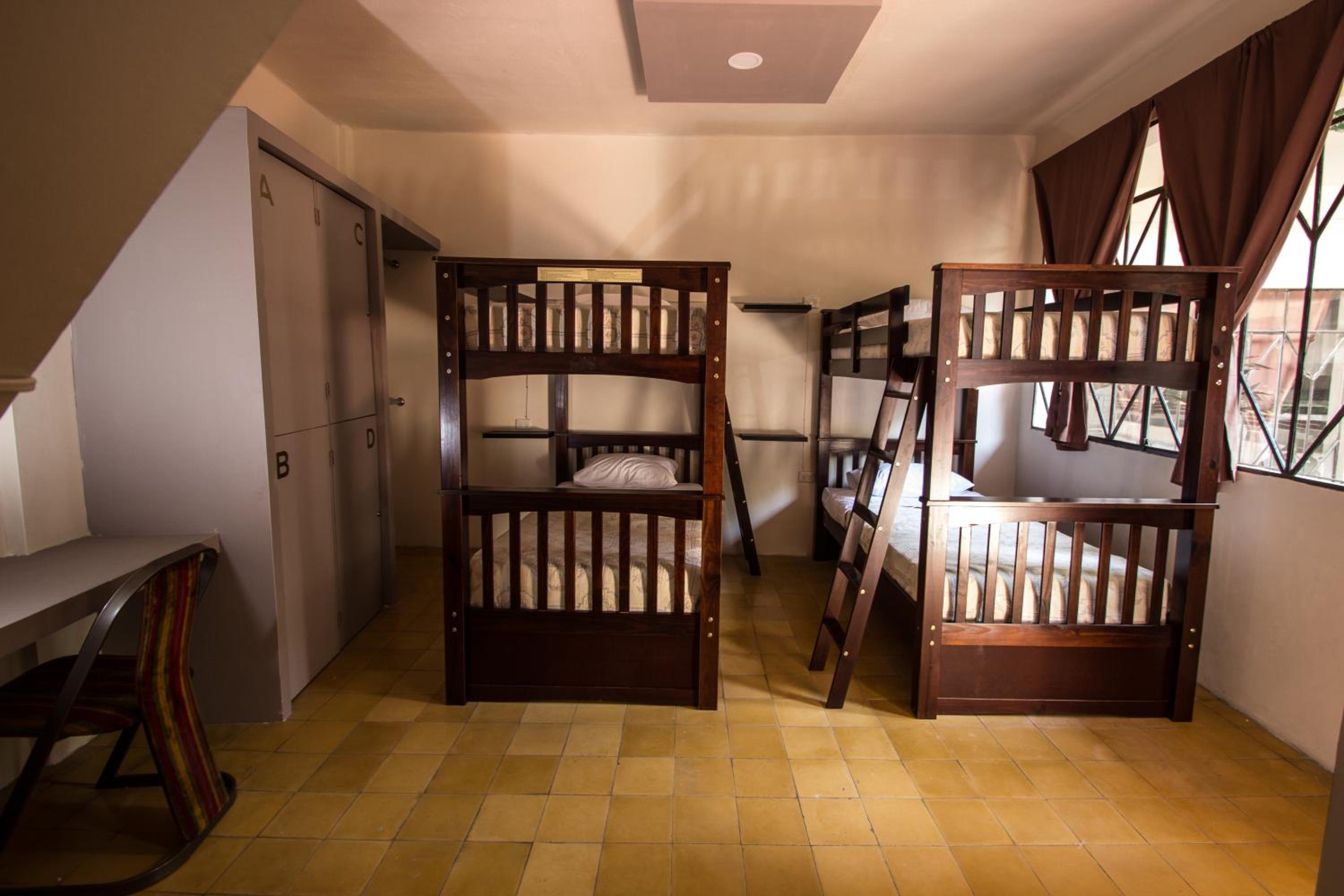 Quadruple Room with Private Bathroom photo 3