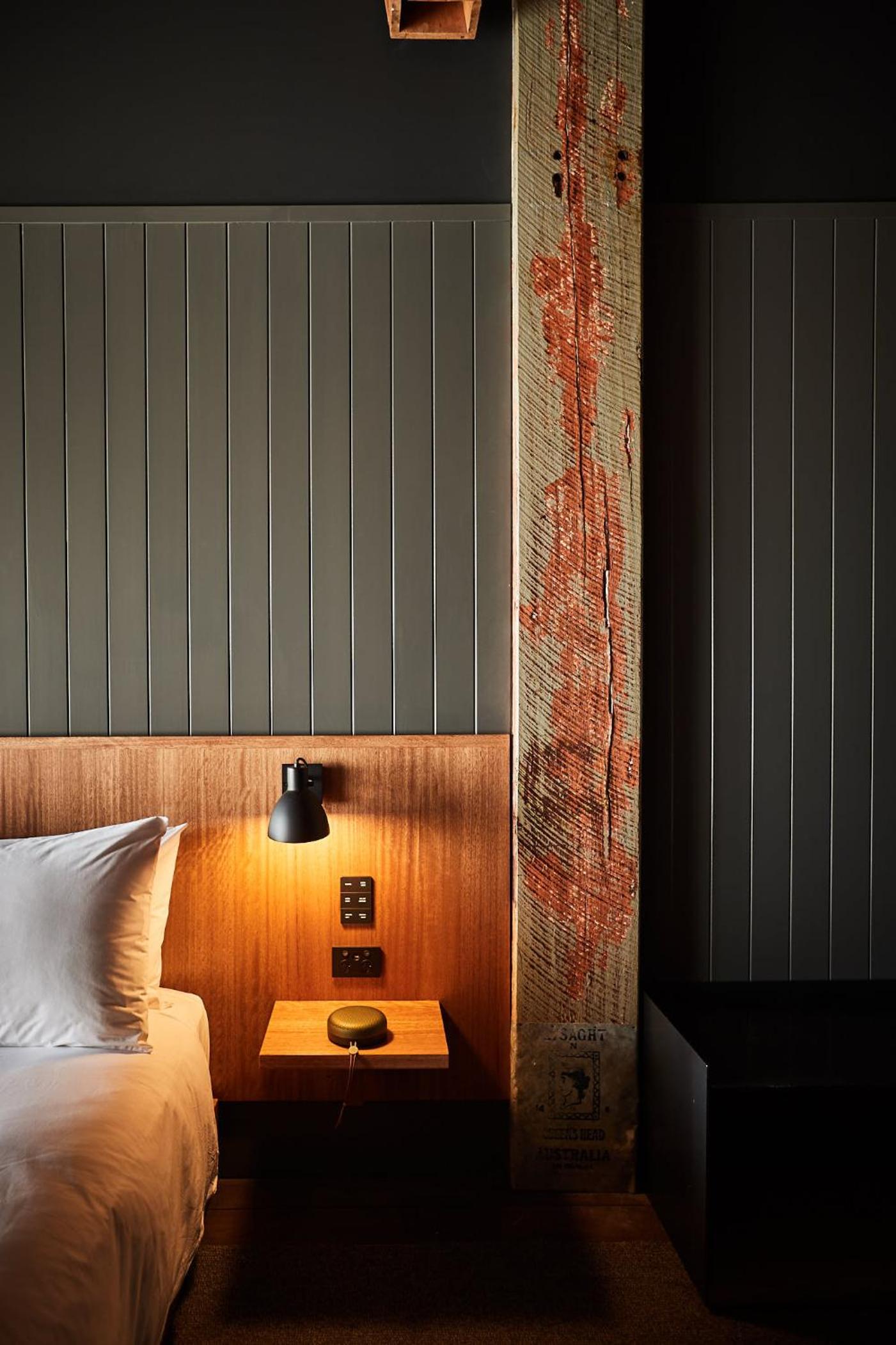 Deluxe King Room - Photo 7