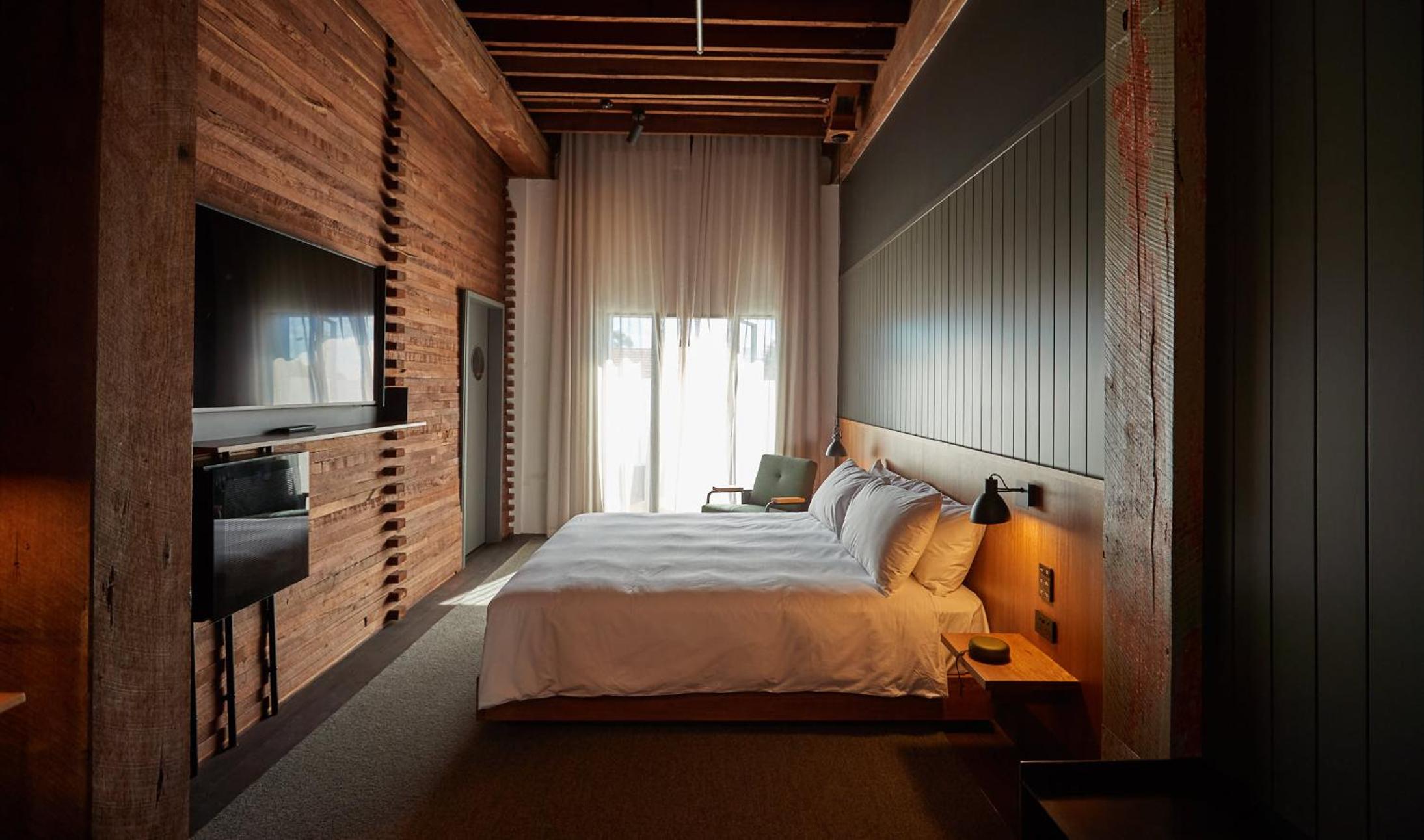 Deluxe King Room - Photo 1