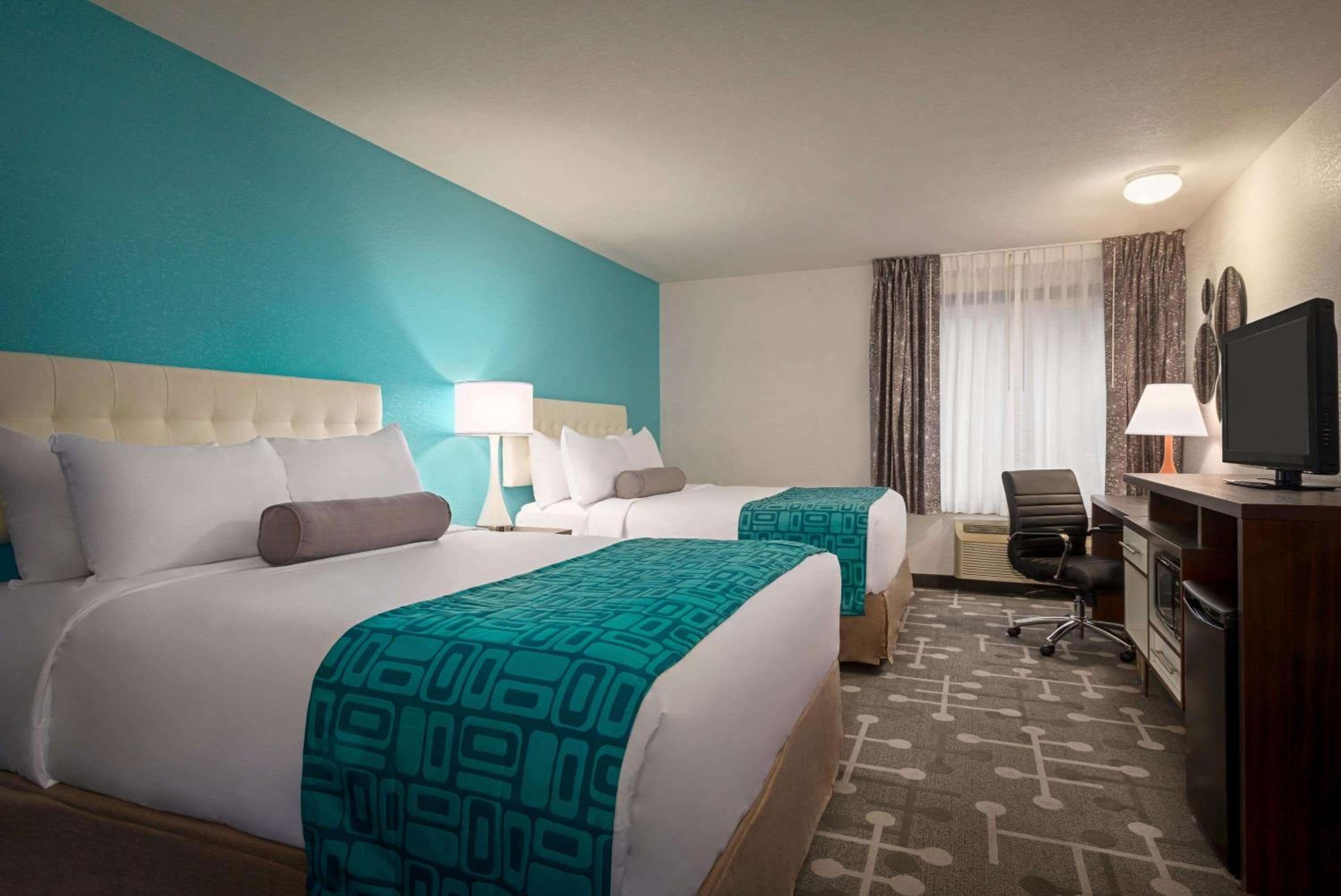 Queen Room with Two Queen Beds - Non-Smoking photo 1