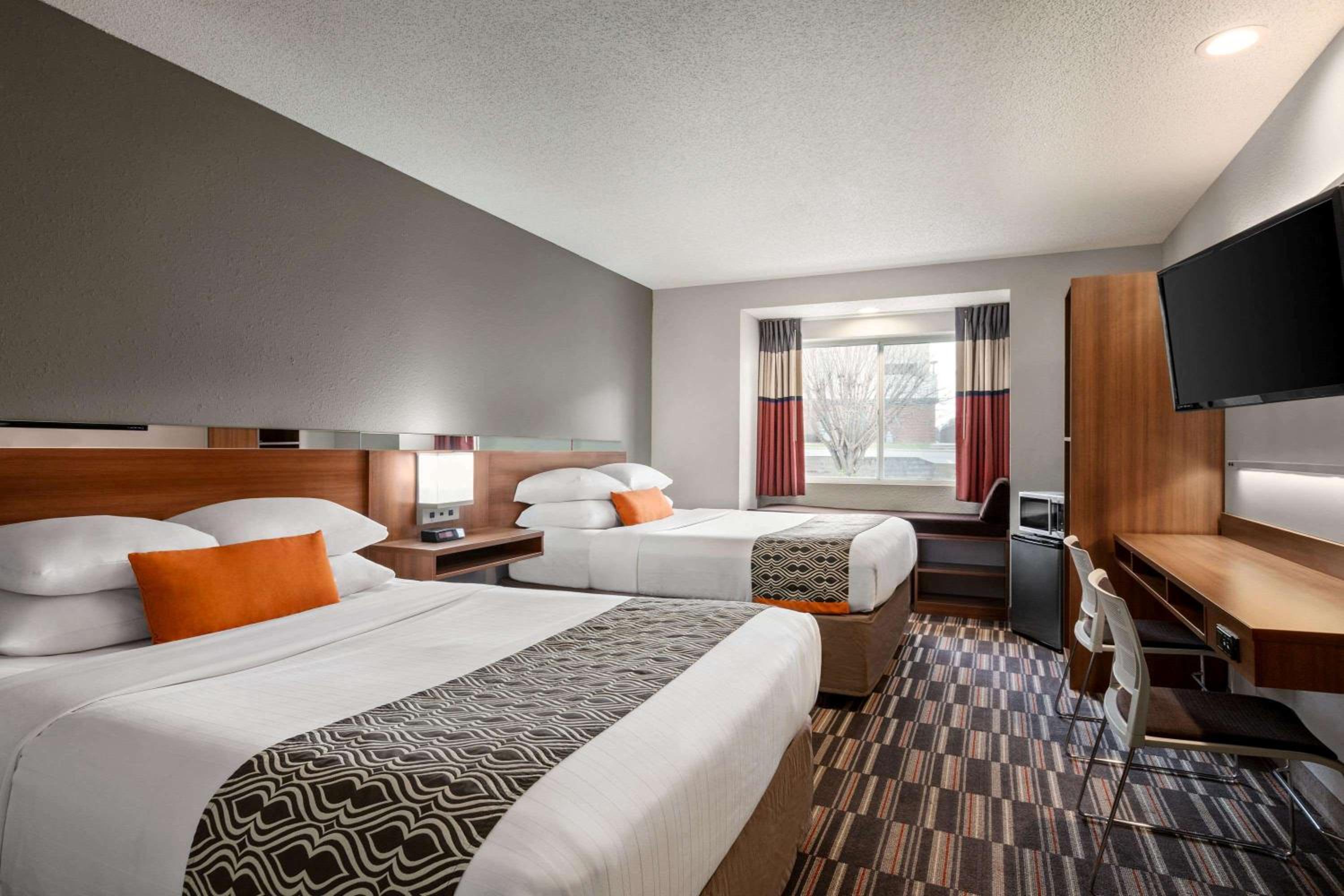 Queen Room with Two Queen Beds and Roll-in Shower - Mobility Accessible/Non-Smoking - Photo 1