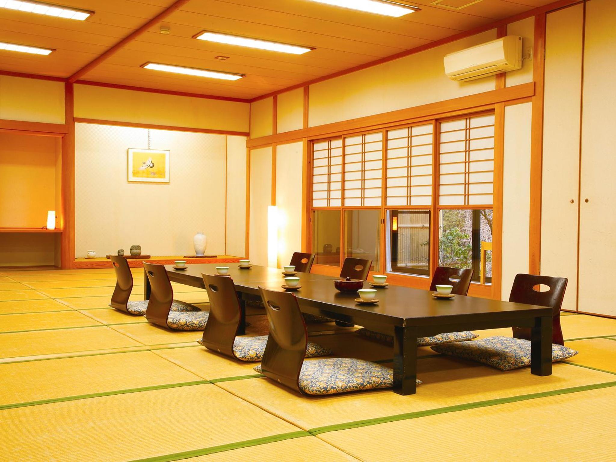 Superior Family Room photo 3