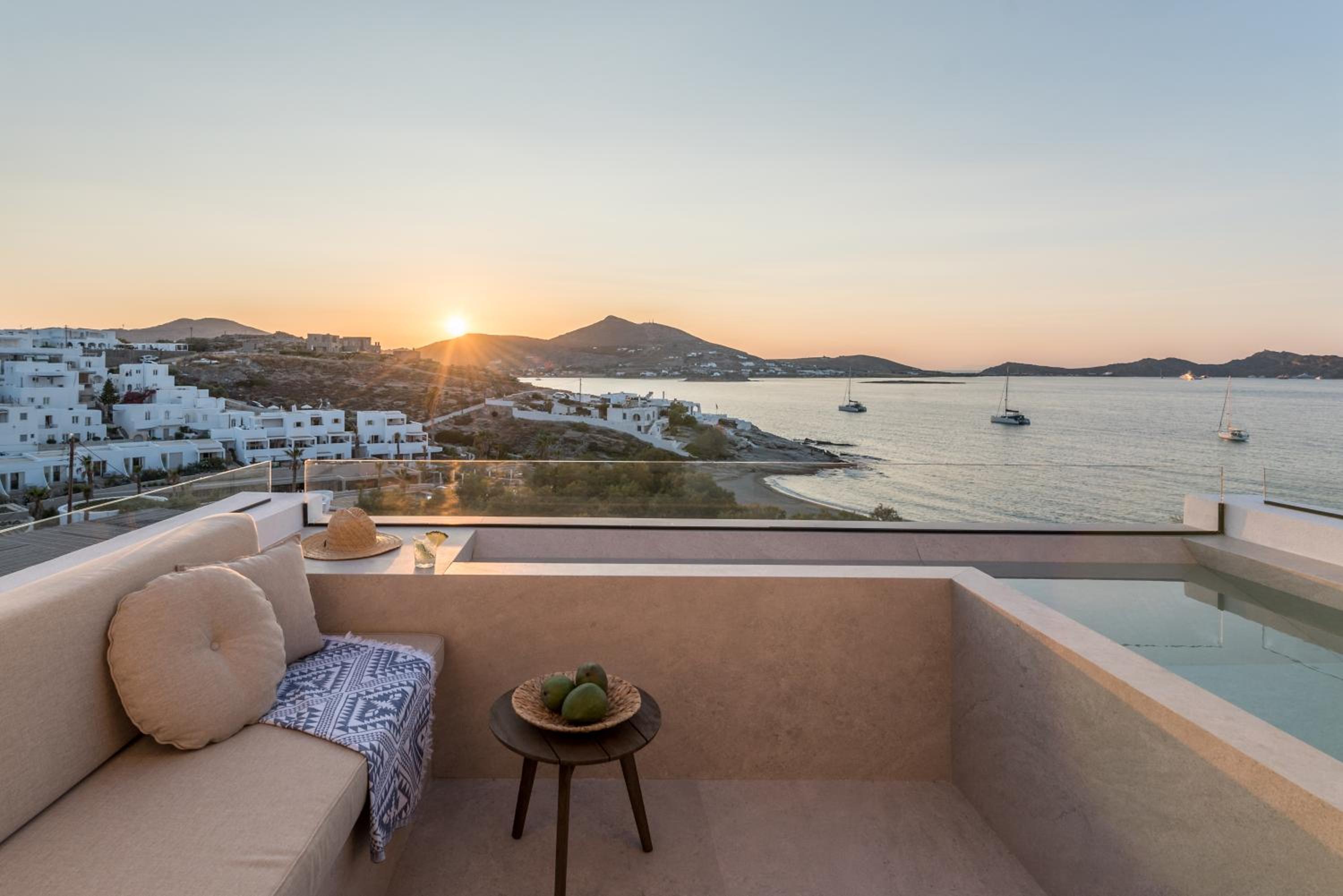 Τwo-Bedroom Signature Suite with Dual Outdoor Hot Tubs & Sea View