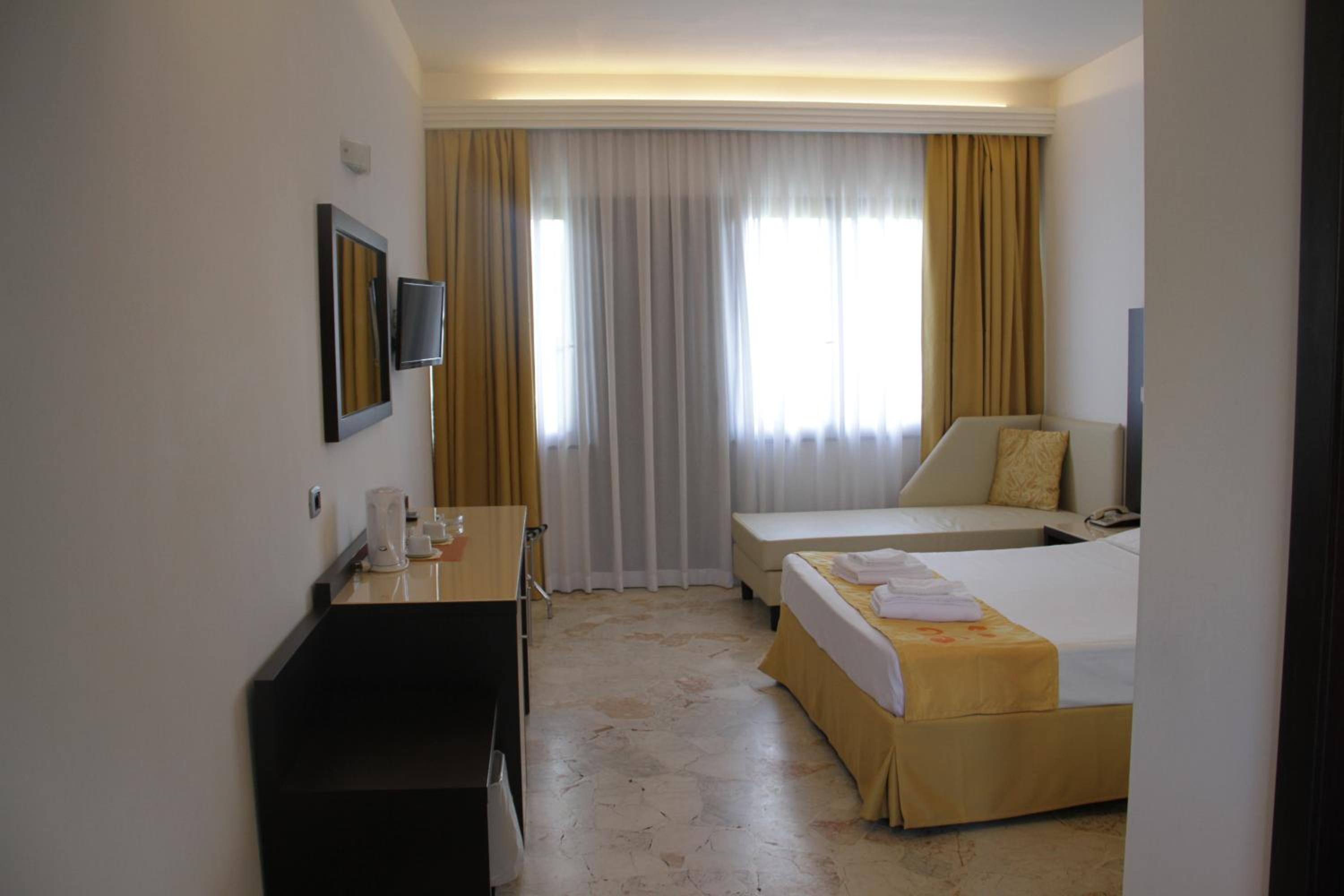 Standard Triple Room photo 3