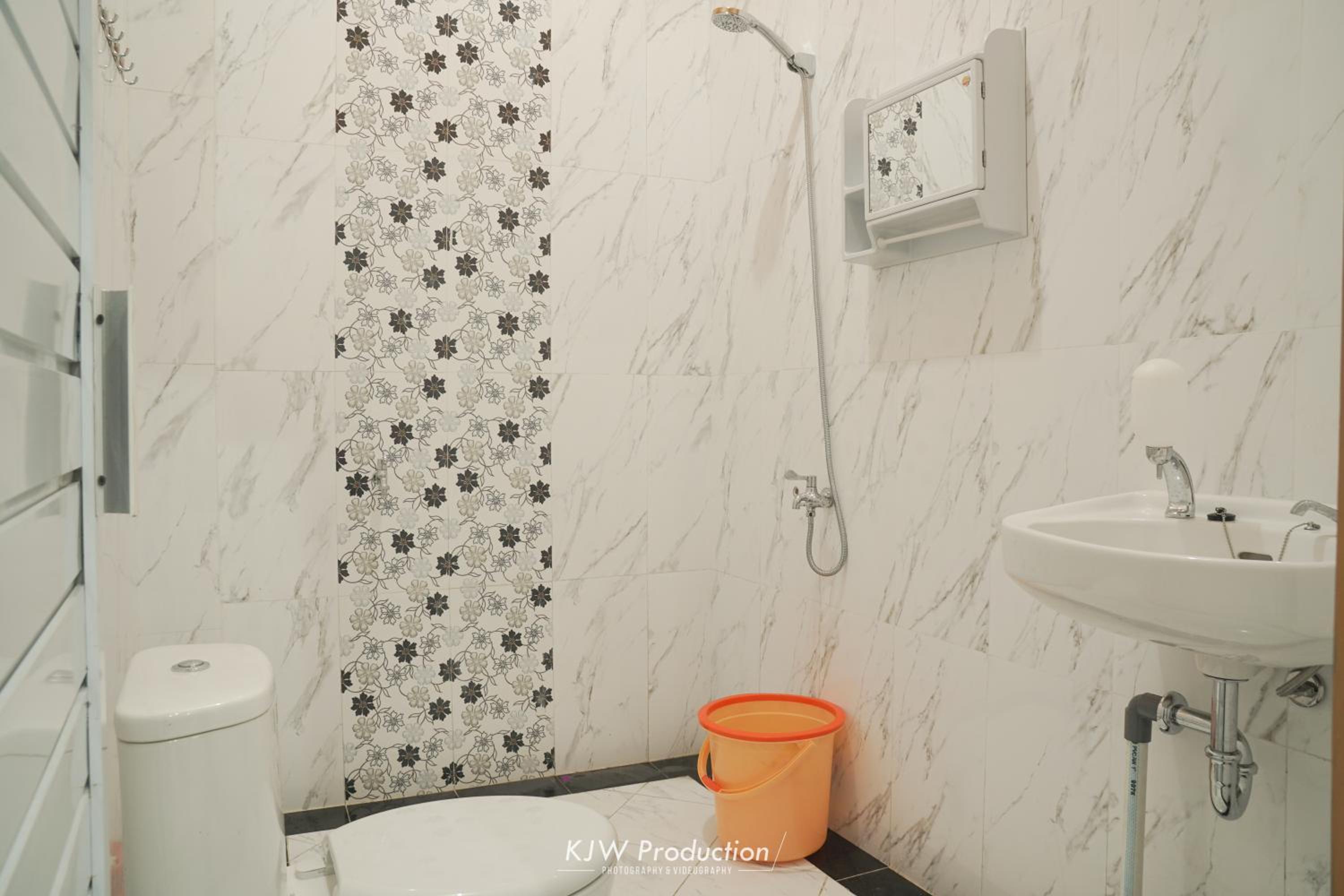 Family Room with Bathroom - Photo 4
