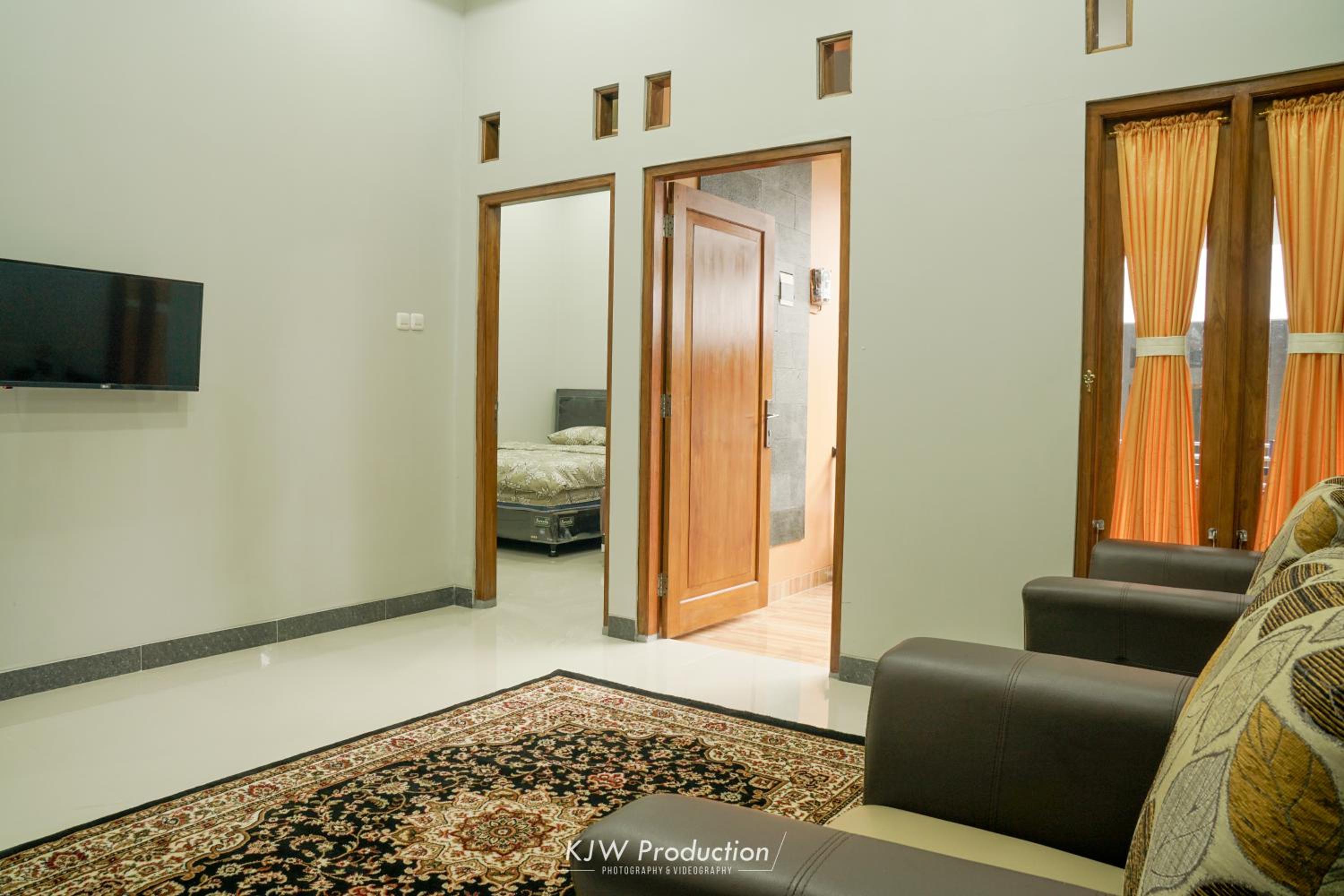 Family Room with Bathroom - Photo 2
