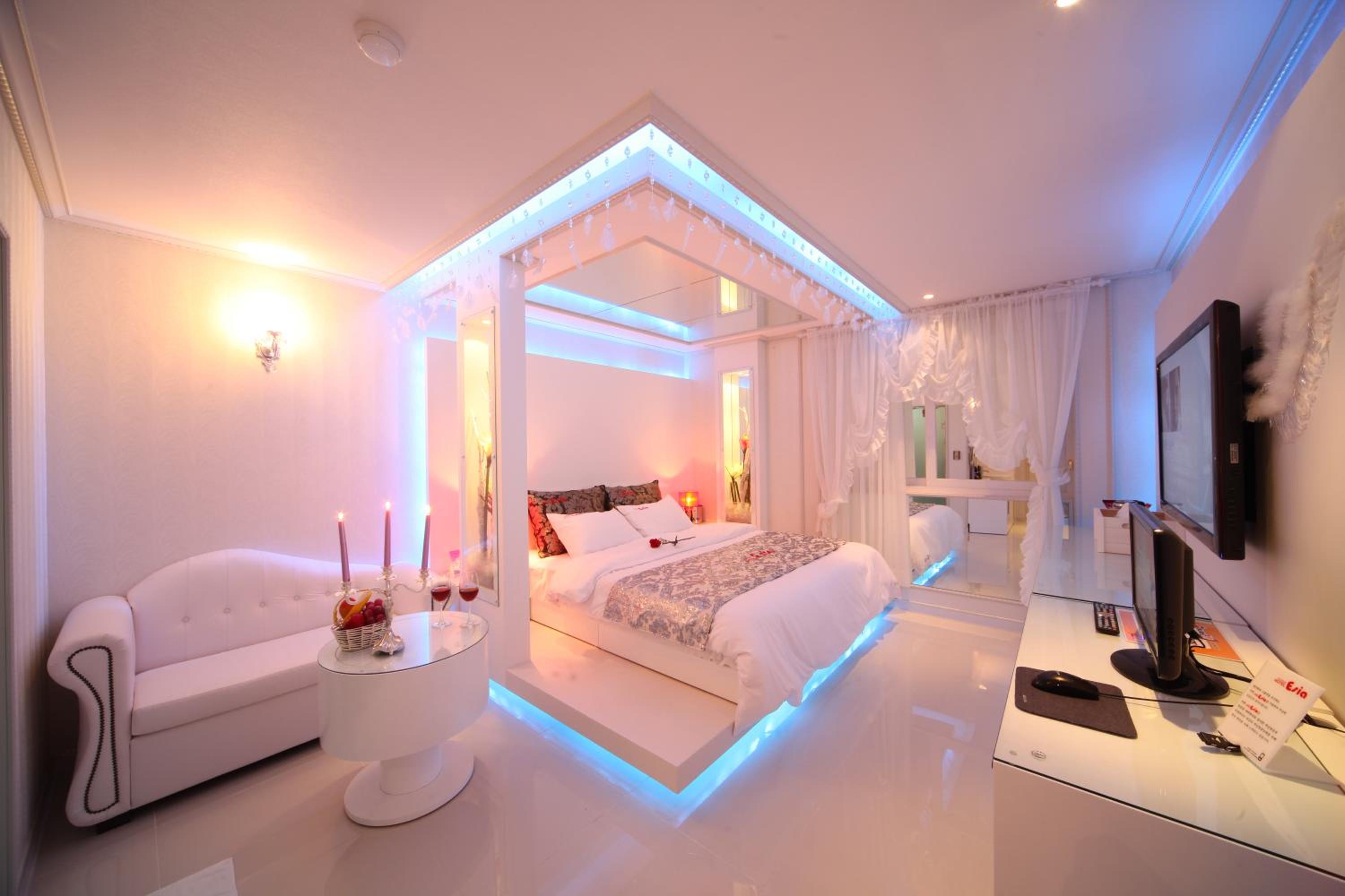 Standard Double Room - Photo 8