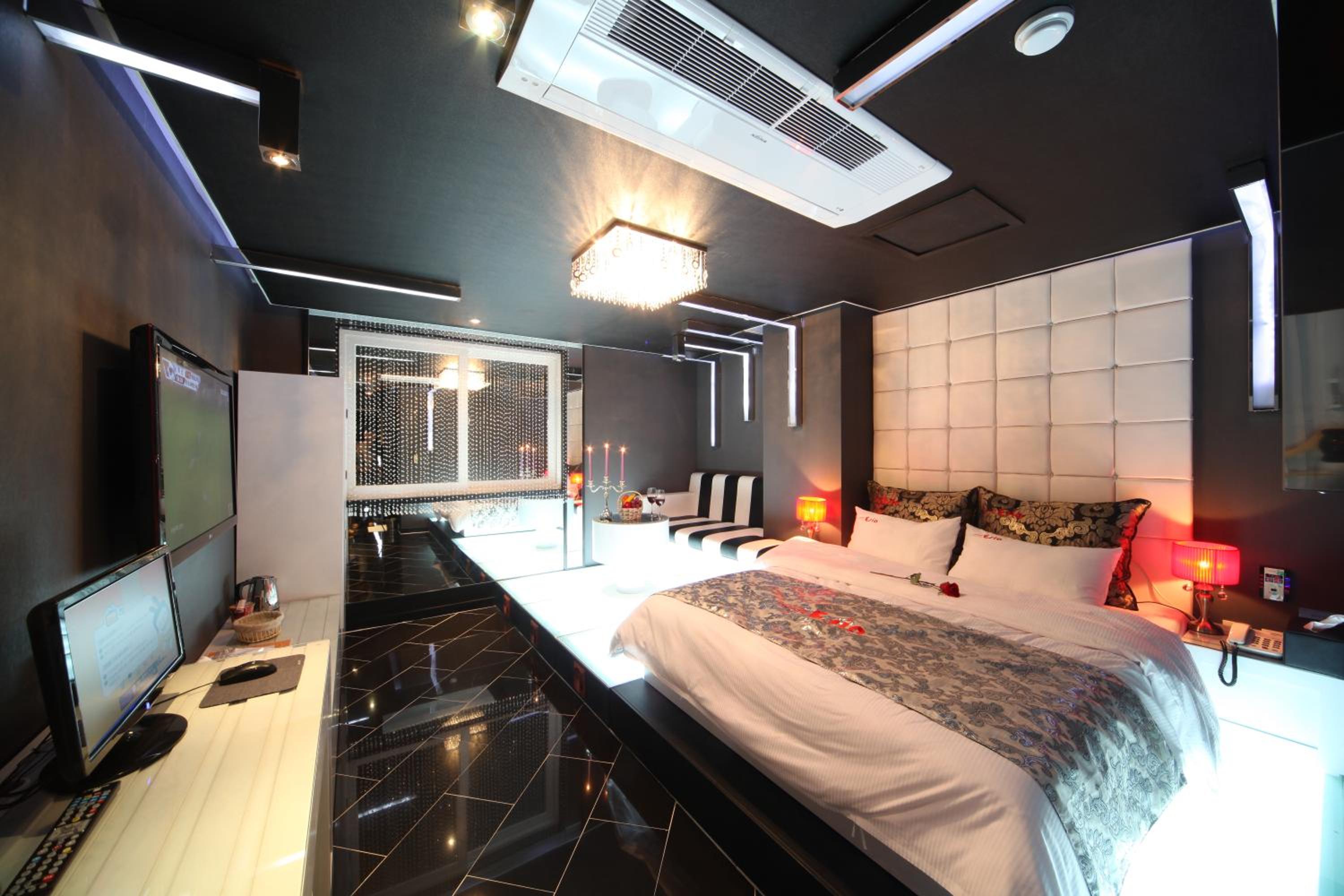 Standard Double Room - Photo 9