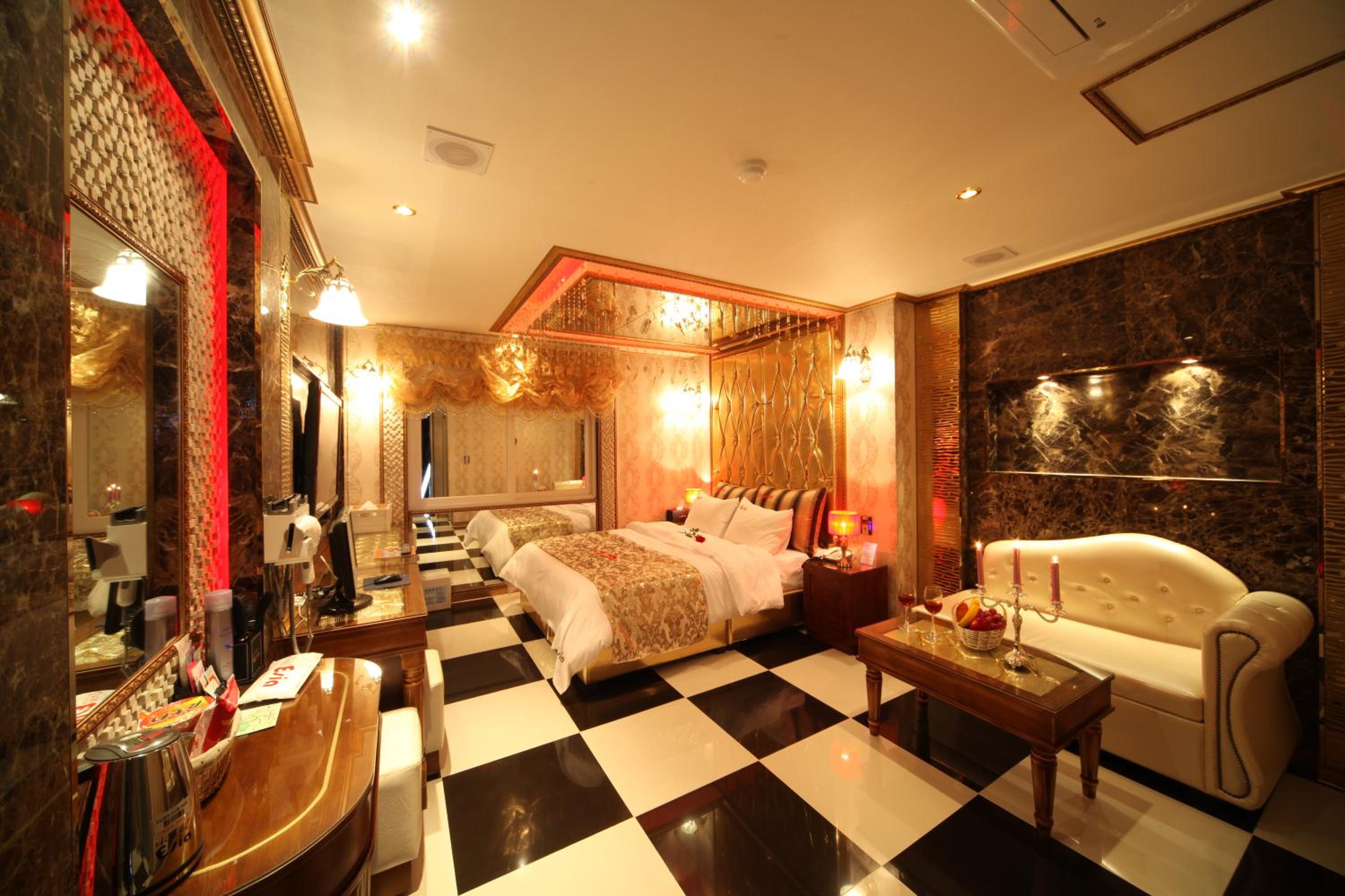 Standard Double Room - Photo 7