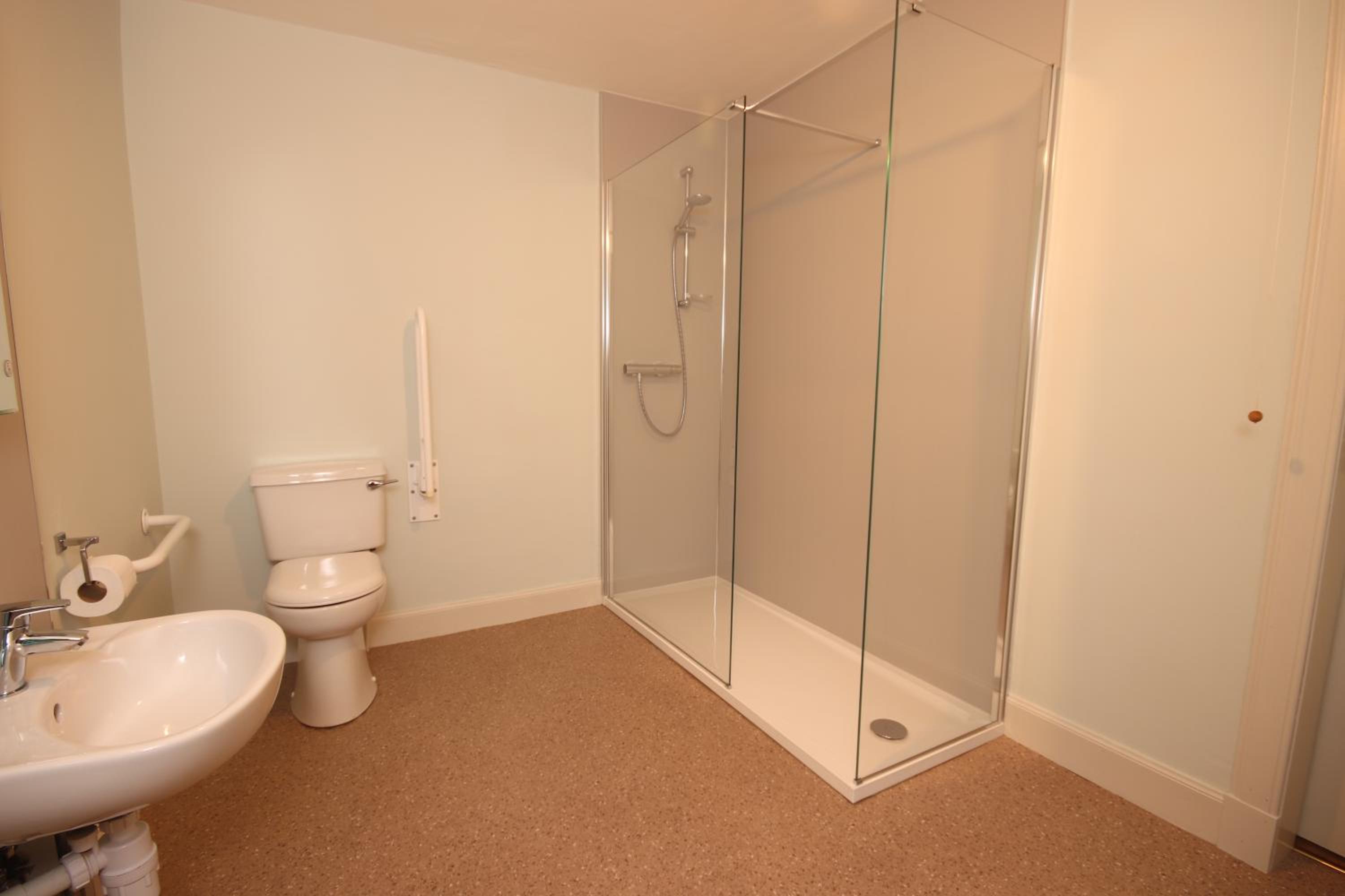 Twin Room - Disability Access photo 2