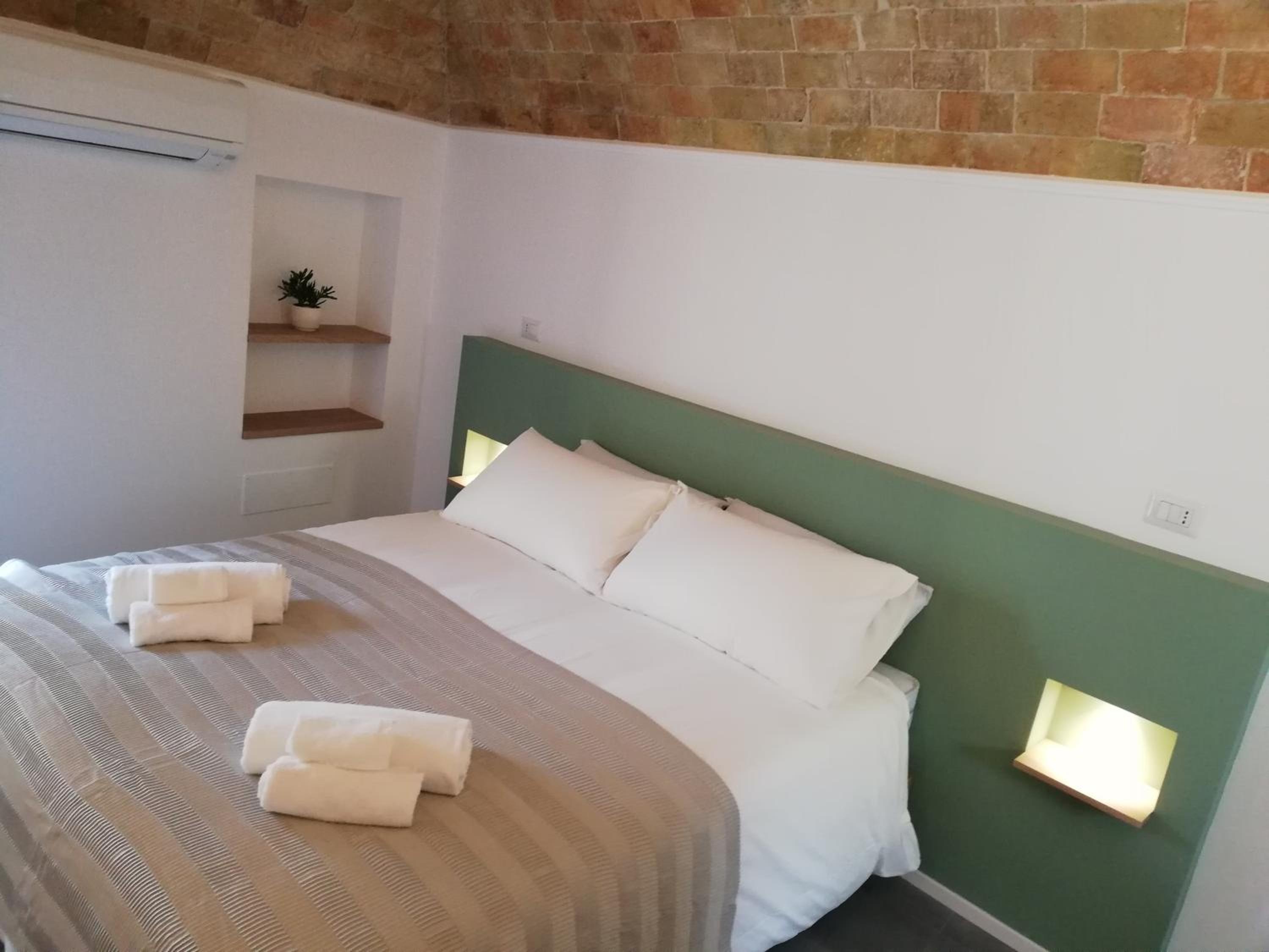 Double Room - Photo 15