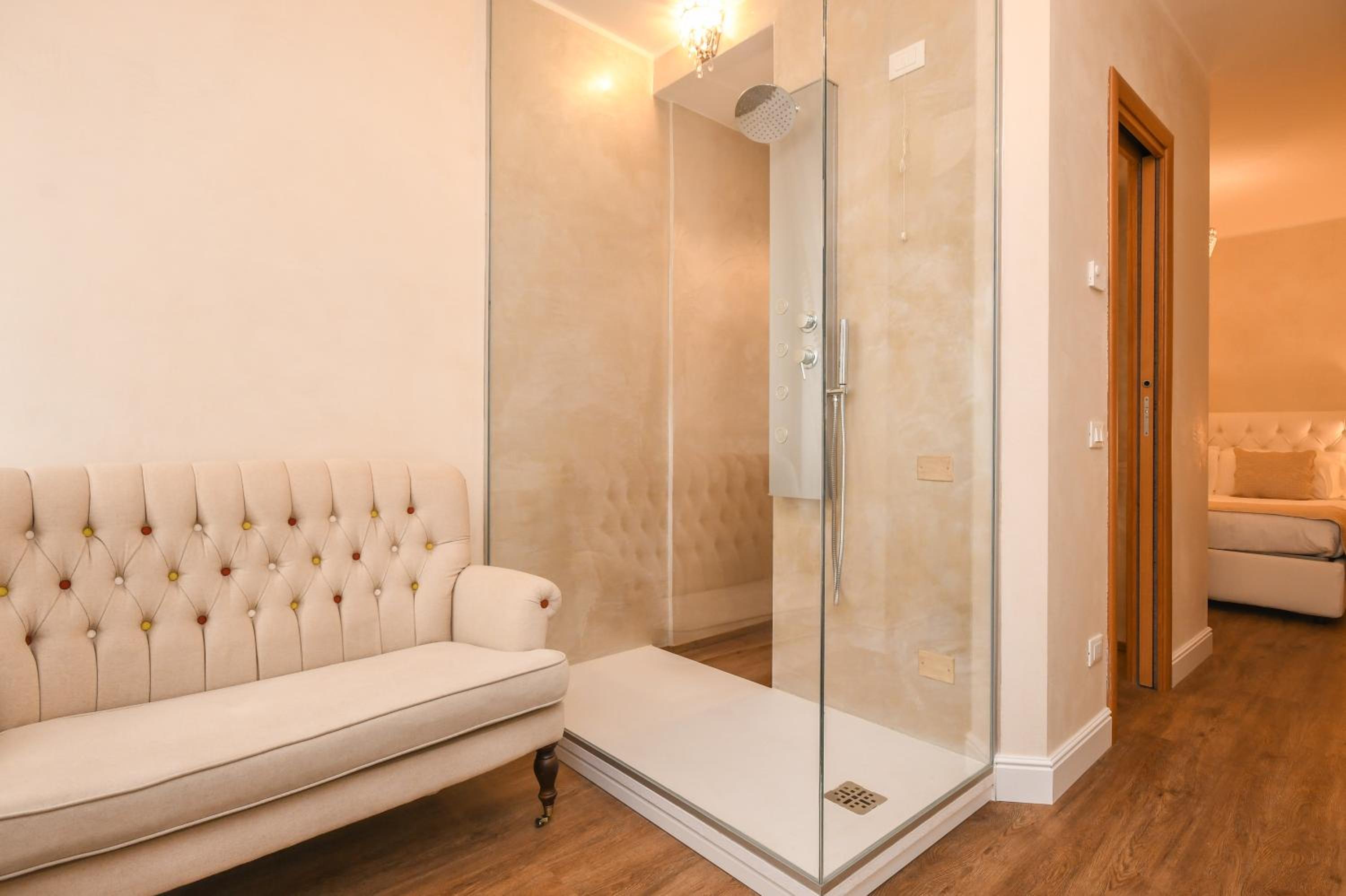 Family Suite - Photo 9