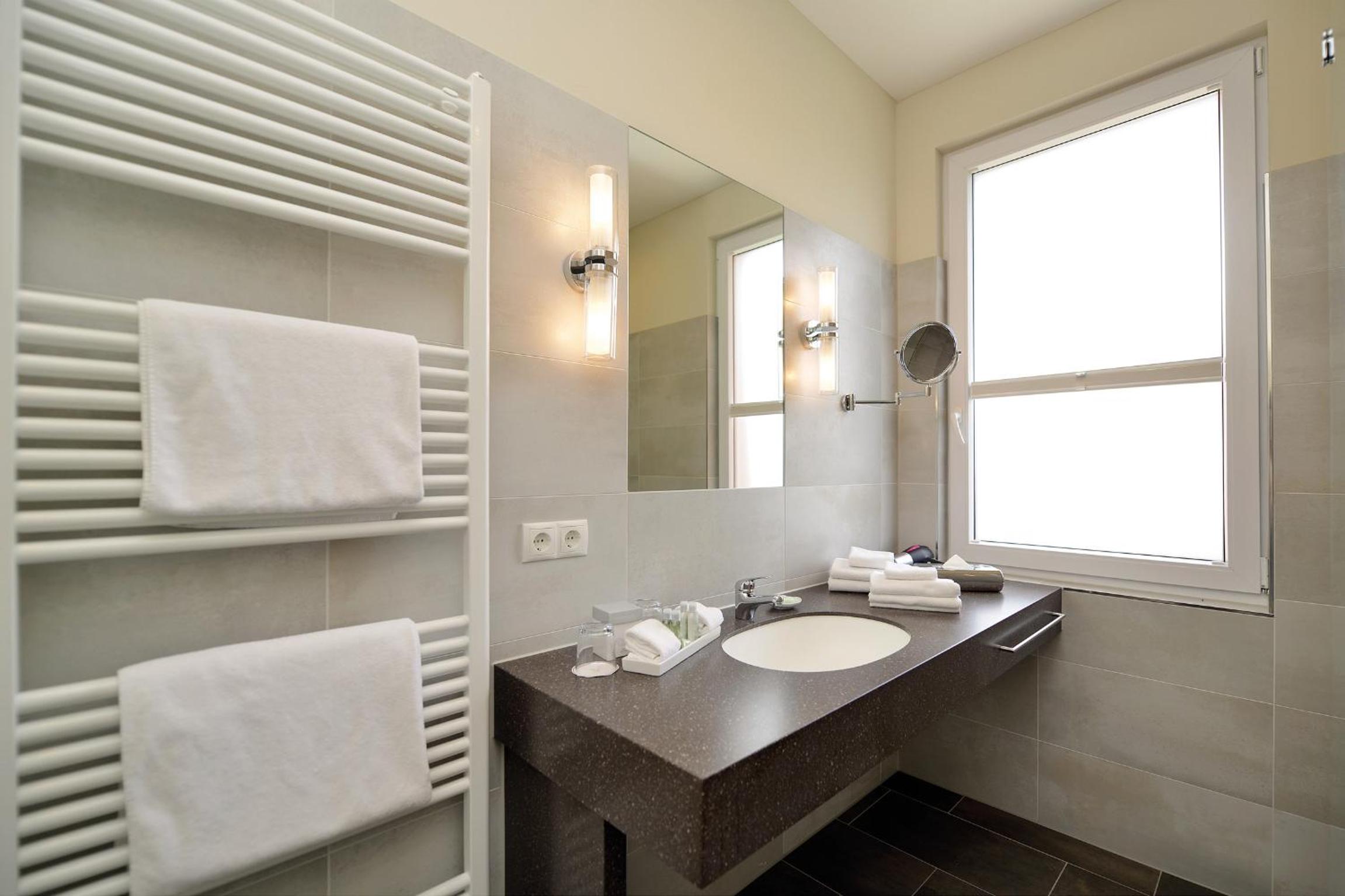 Deluxe Double Room with Balcony photo 3