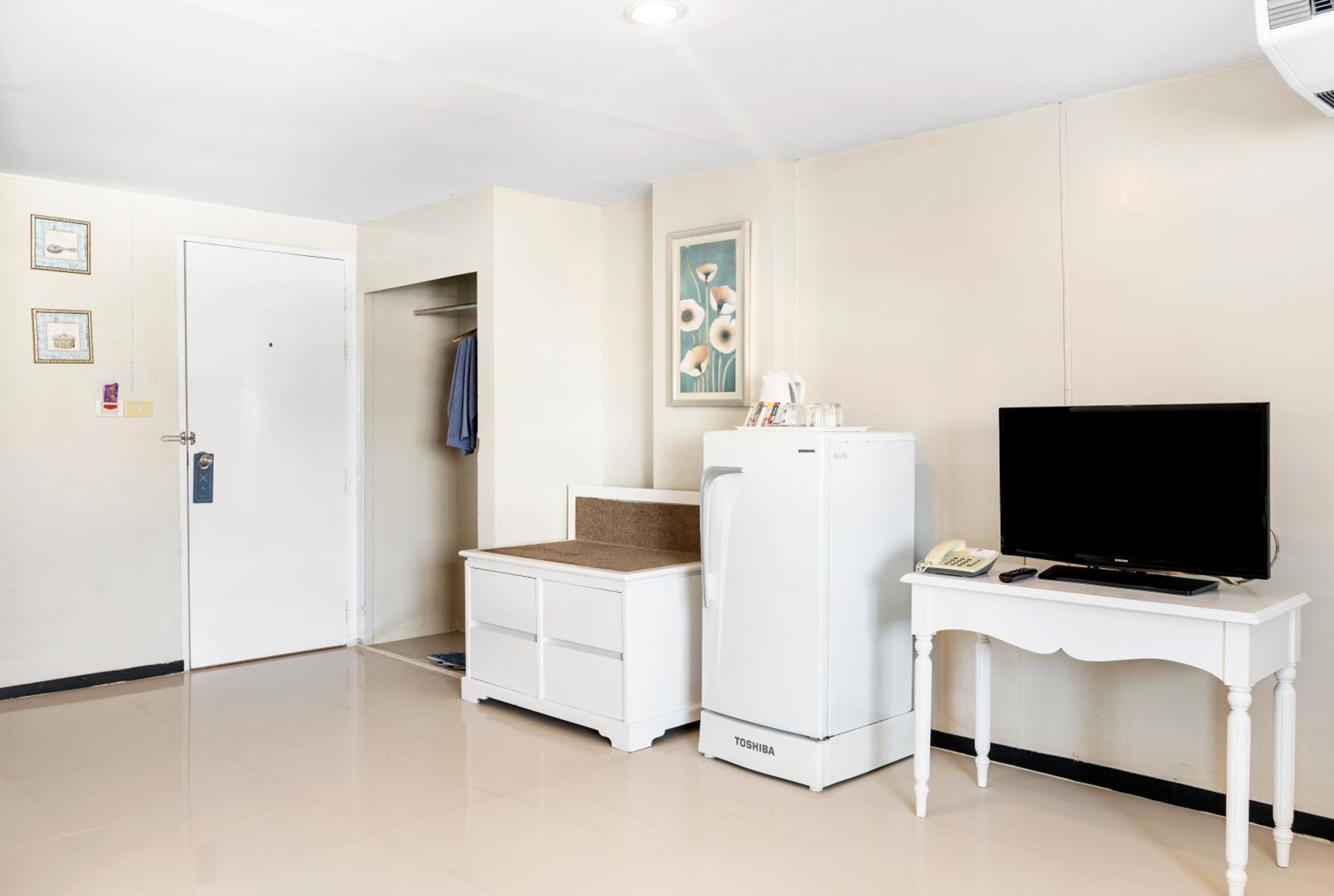 Deluxe Double or Twin Room - Photo 9