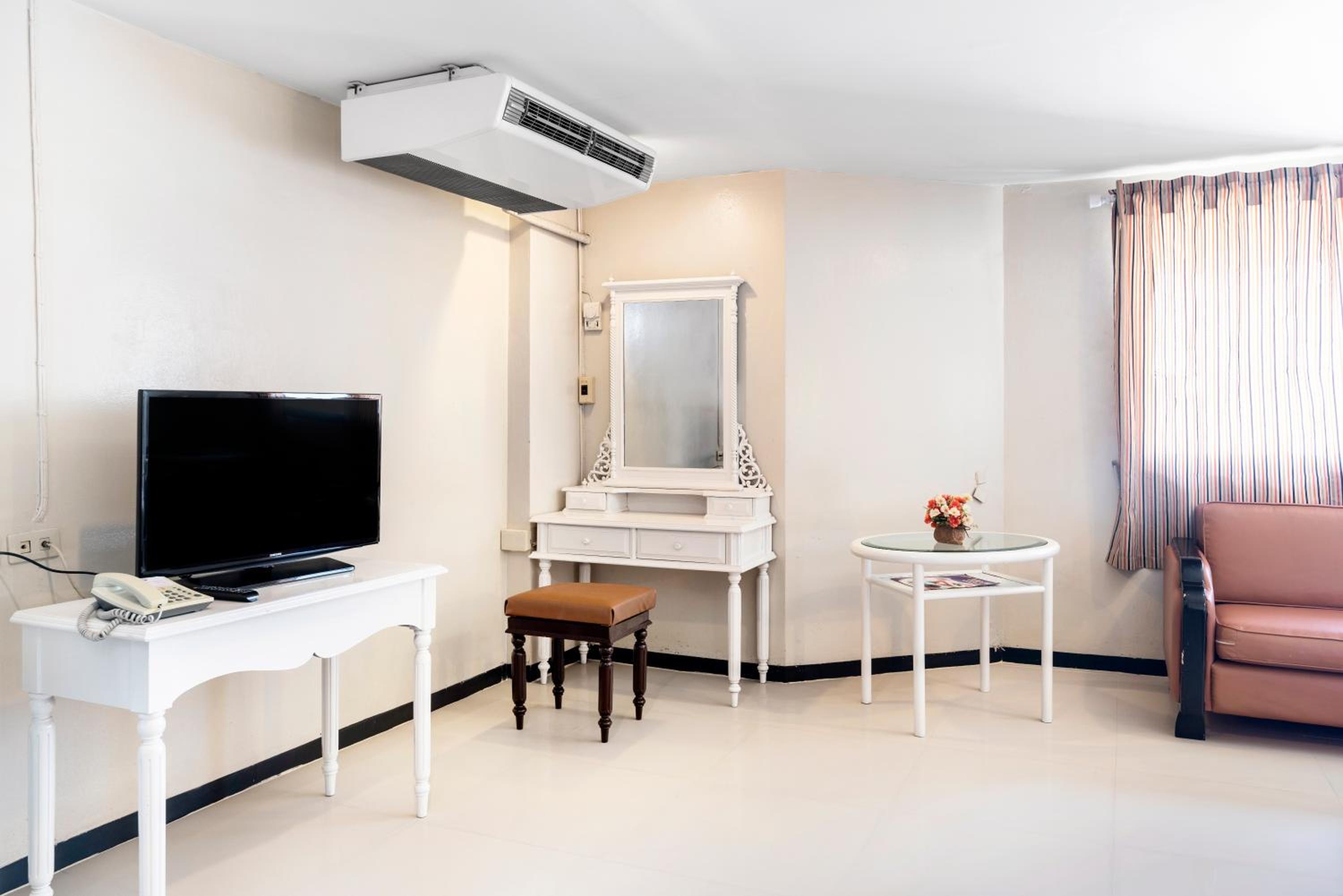 Deluxe Double or Twin Room - Photo 7