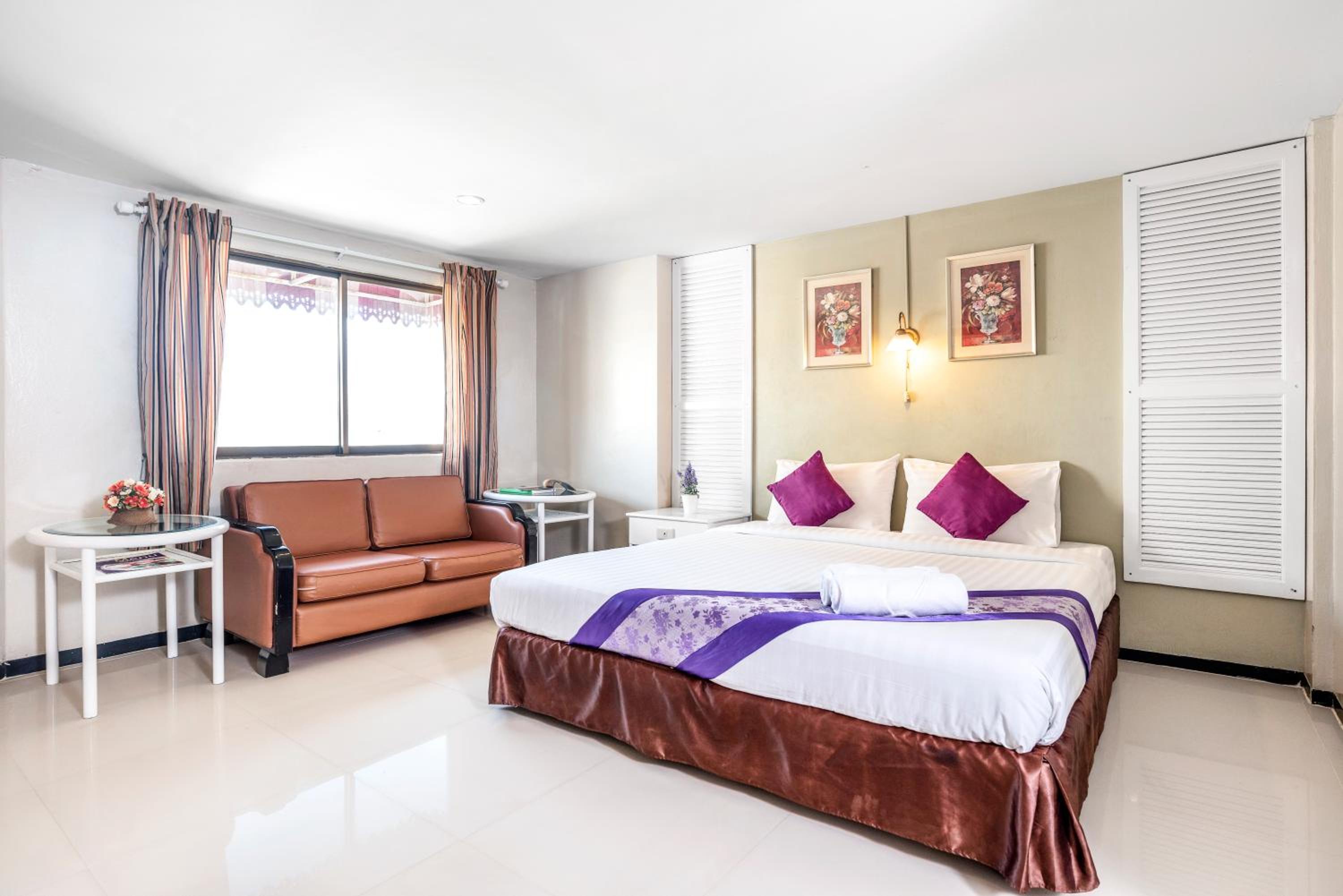 Deluxe Double or Twin Room - Photo 8