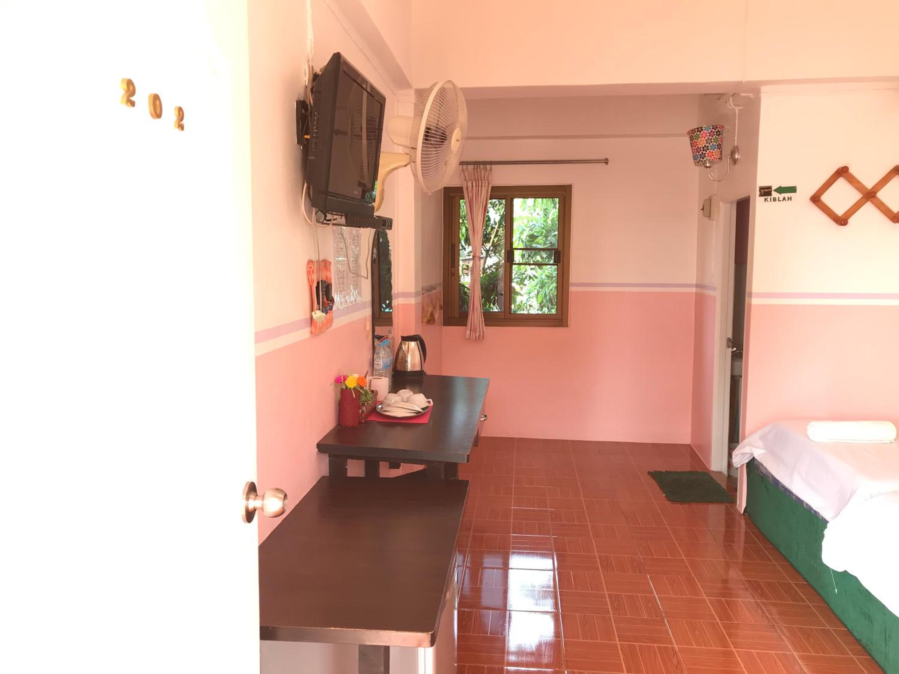 Standard Triple Room - Photo 8