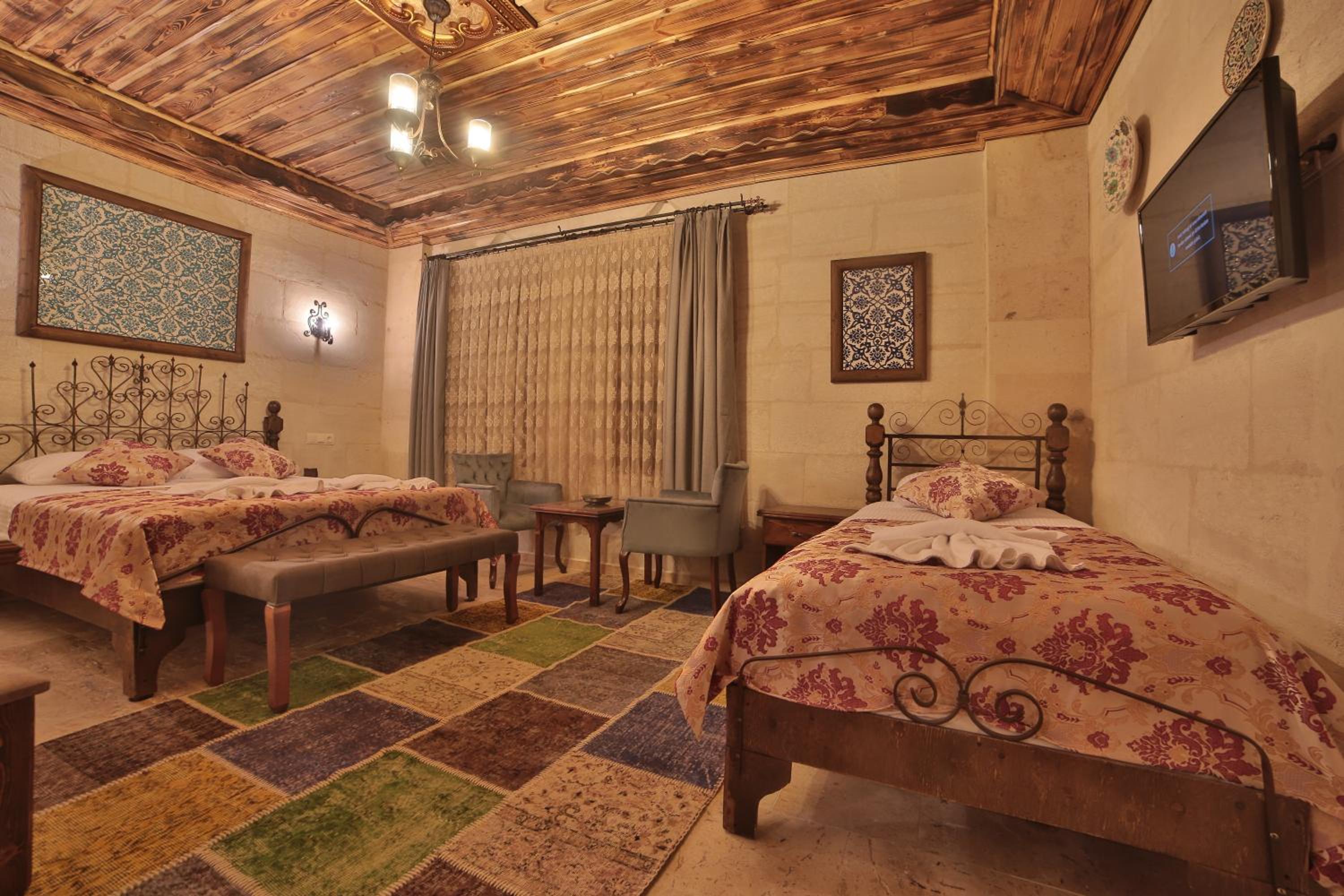 Triple Room with View - Photo 6