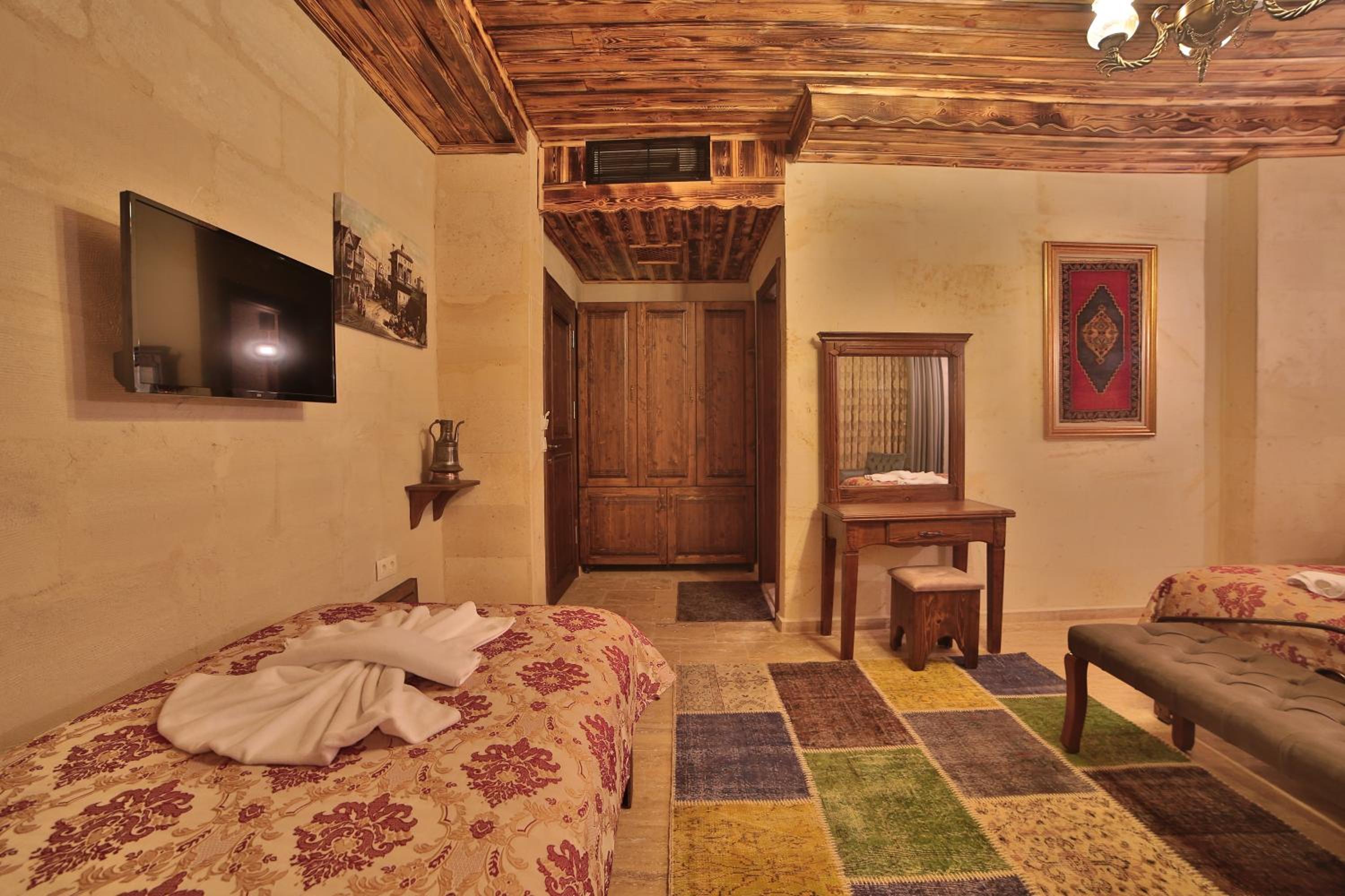 Triple Room with View - Photo 7