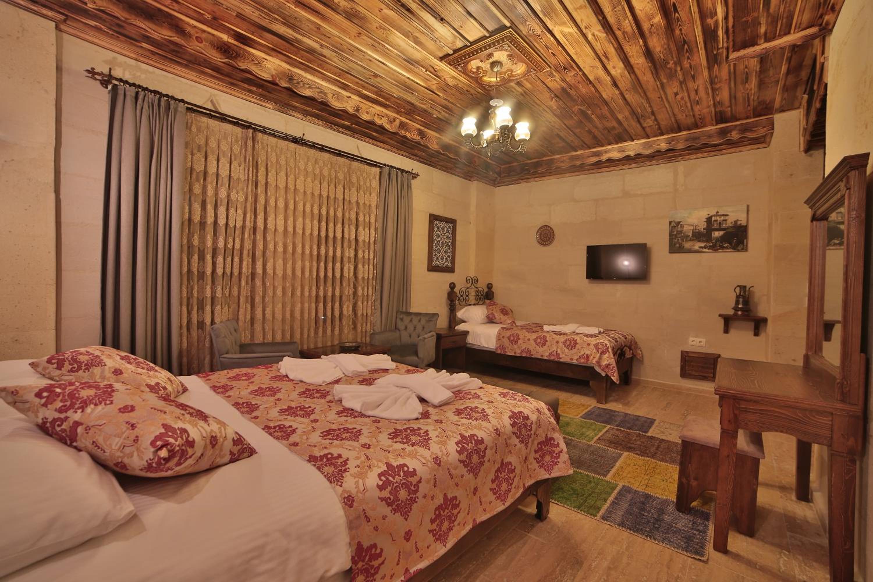 Triple Room with View - Photo 9