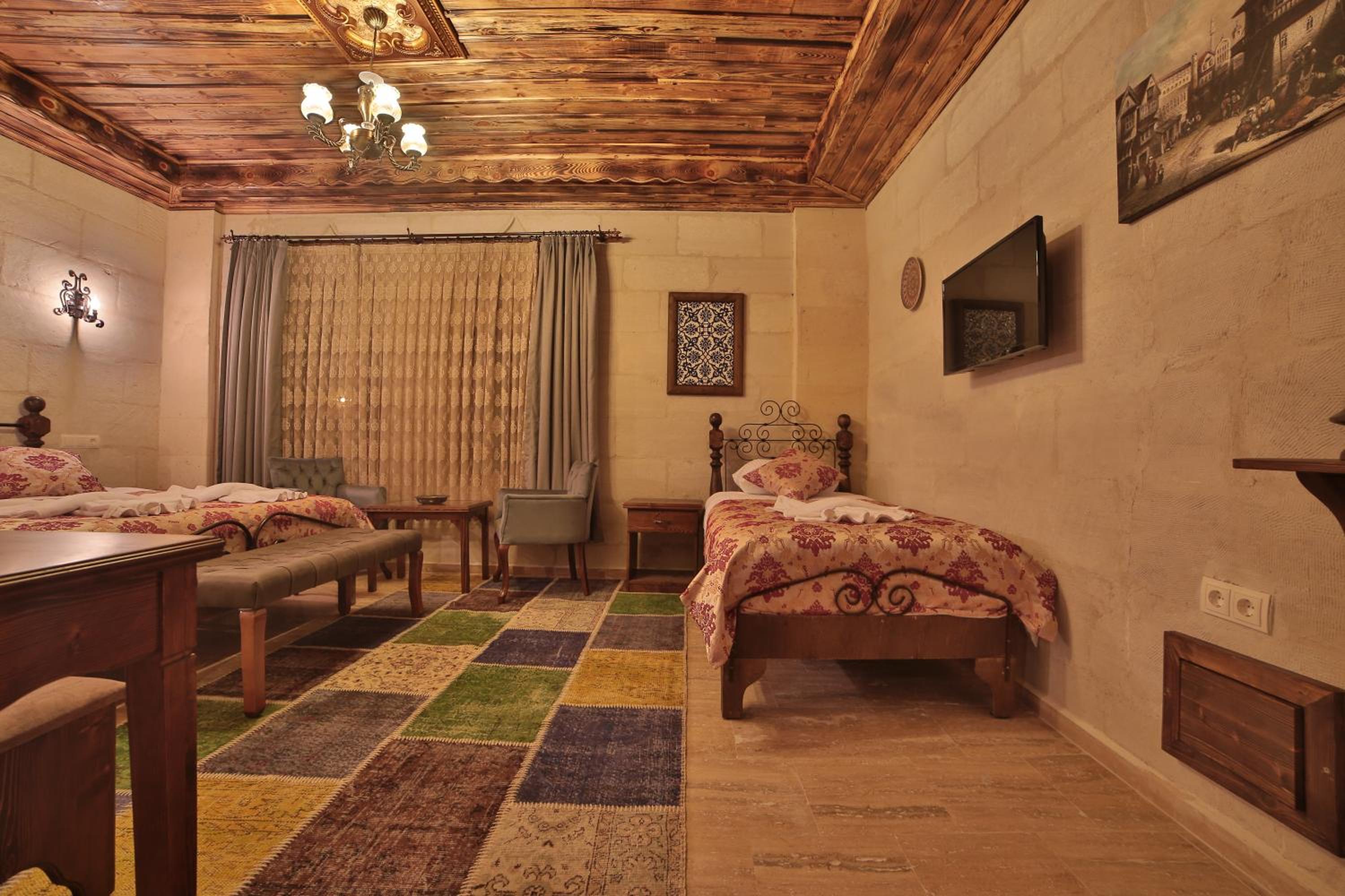 Triple Room with View - Photo 12