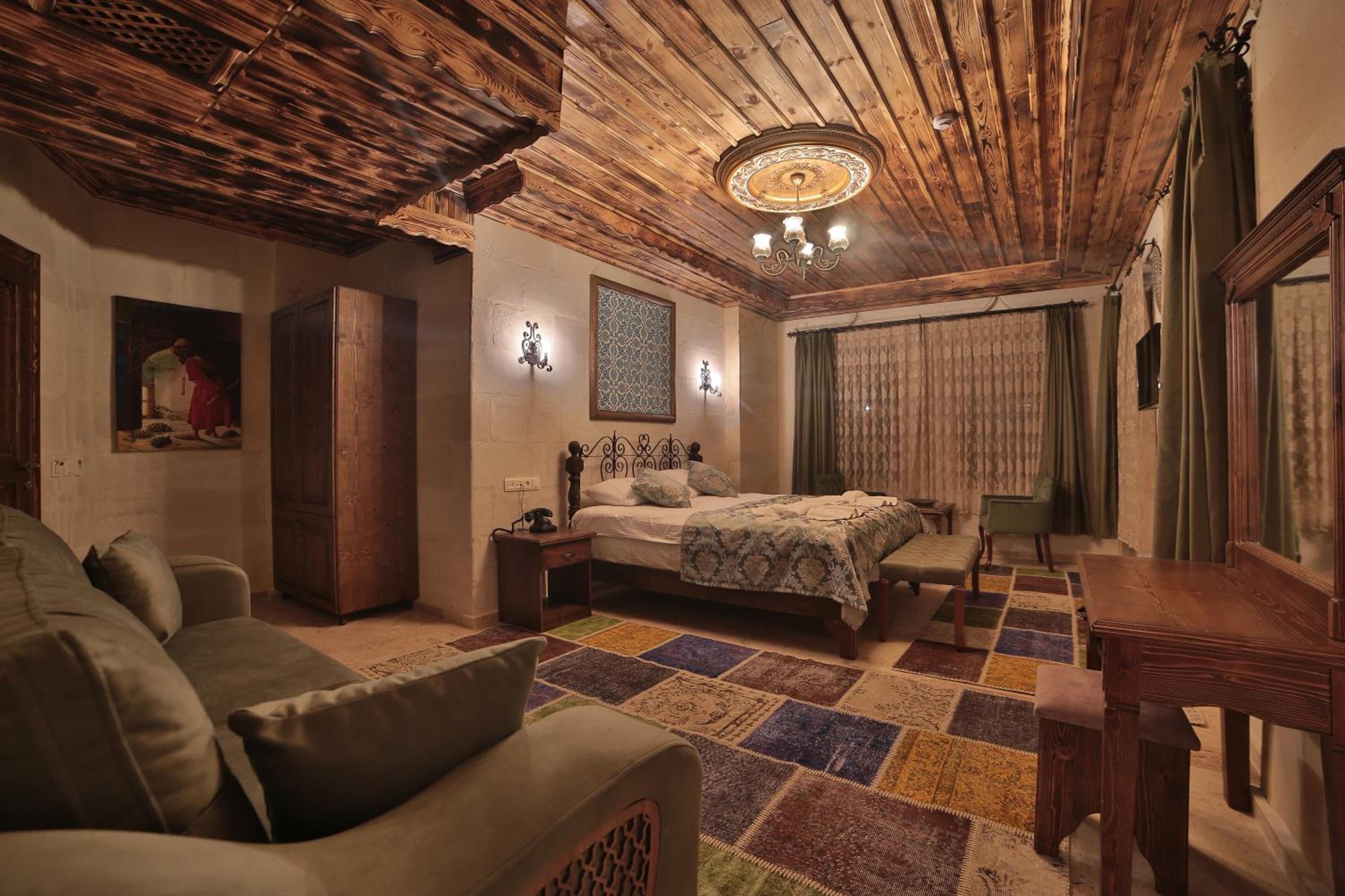 Deluxe King Room - Photo 4