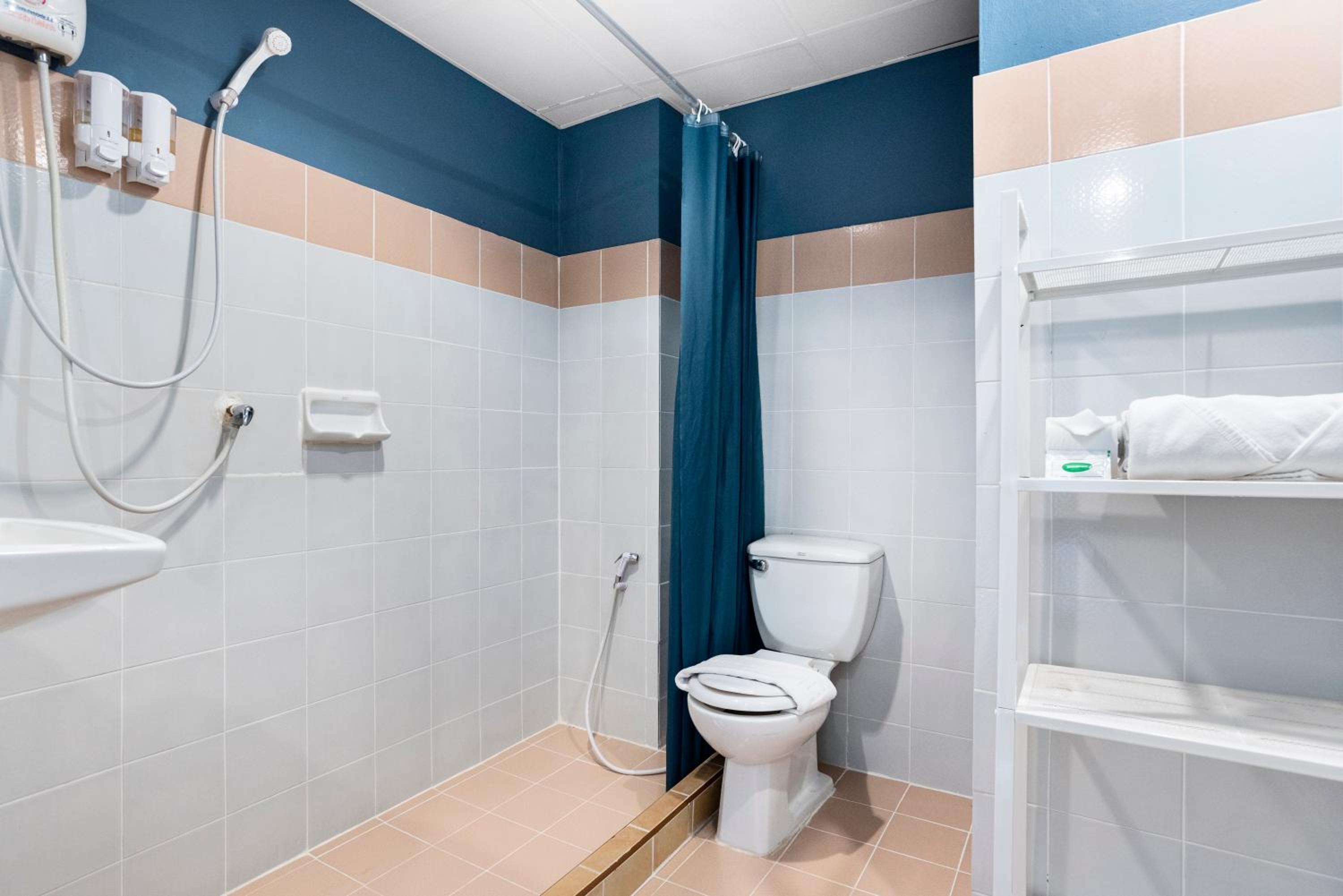 Superior Double or Twin Room - Photo 10