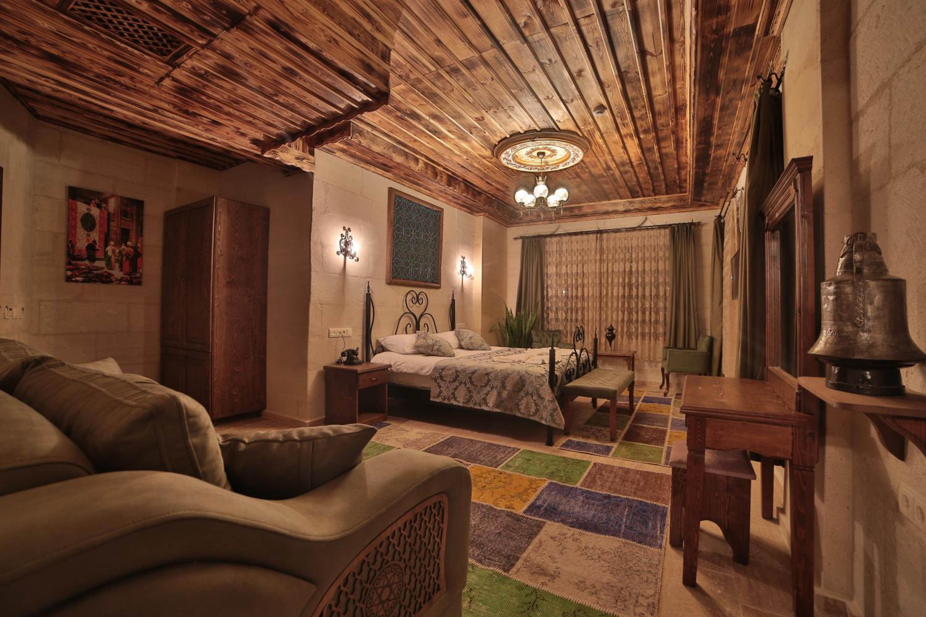 Deluxe King Room - Photo 3