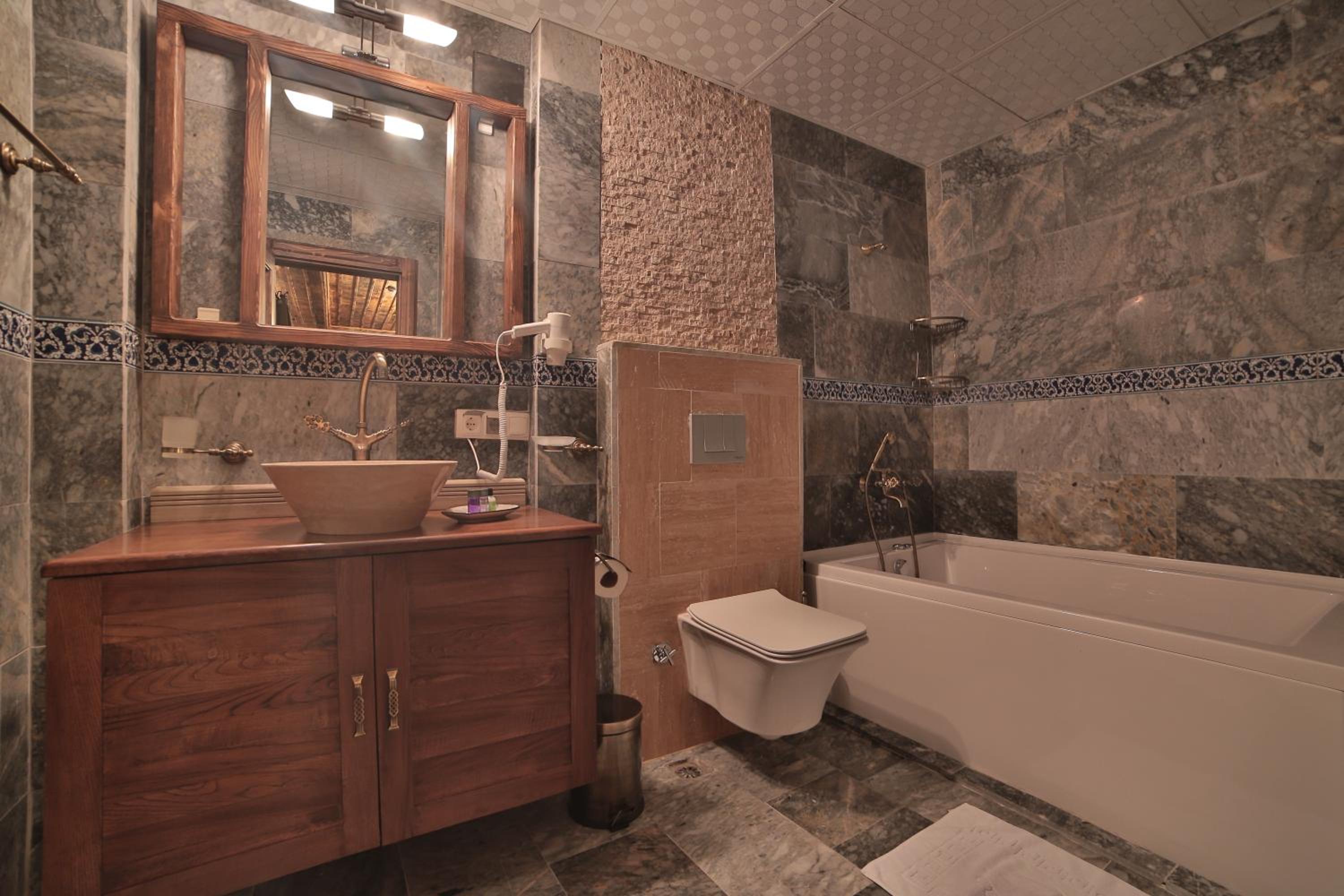 Deluxe King Room - Photo 5