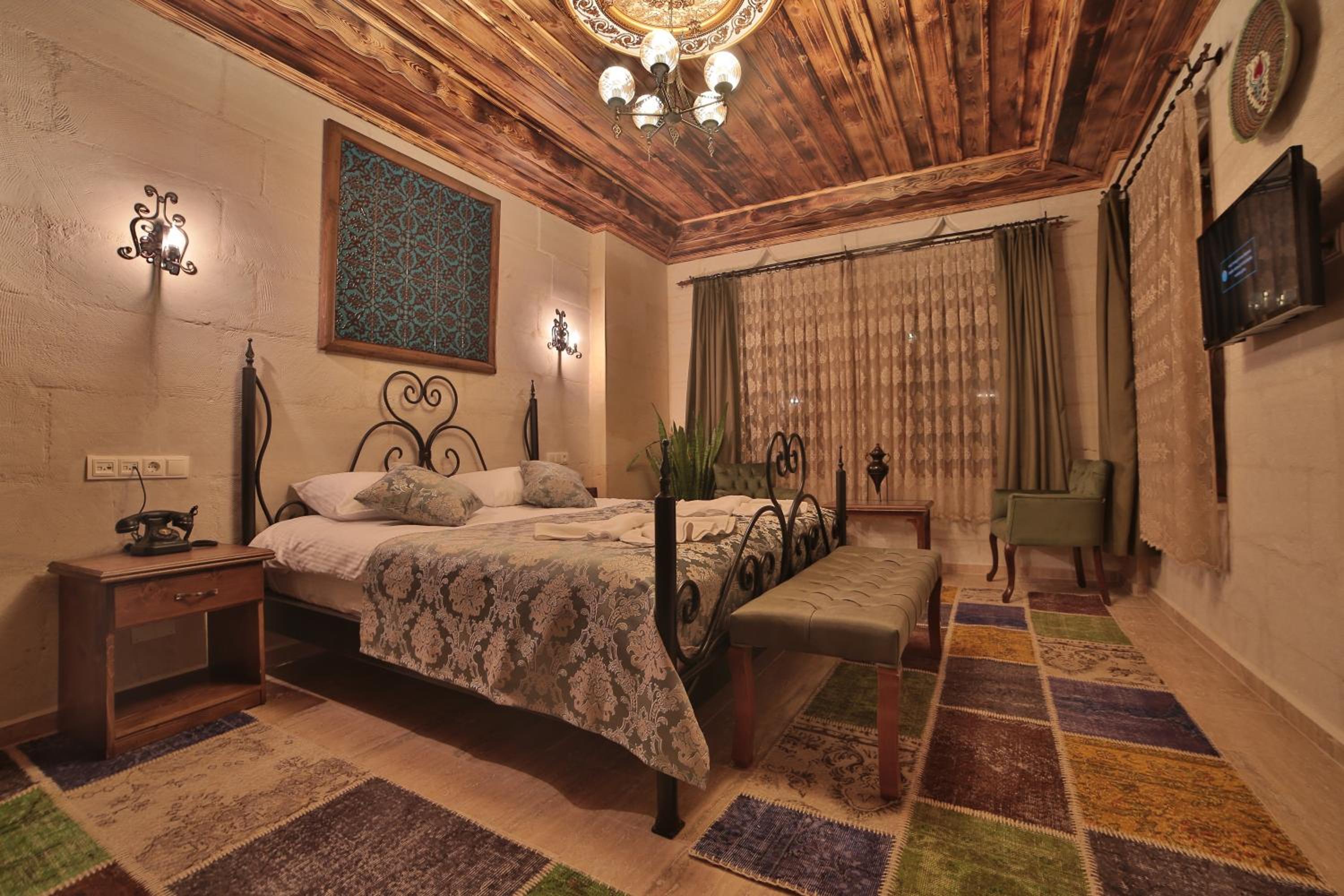 Deluxe King Room - Photo 6