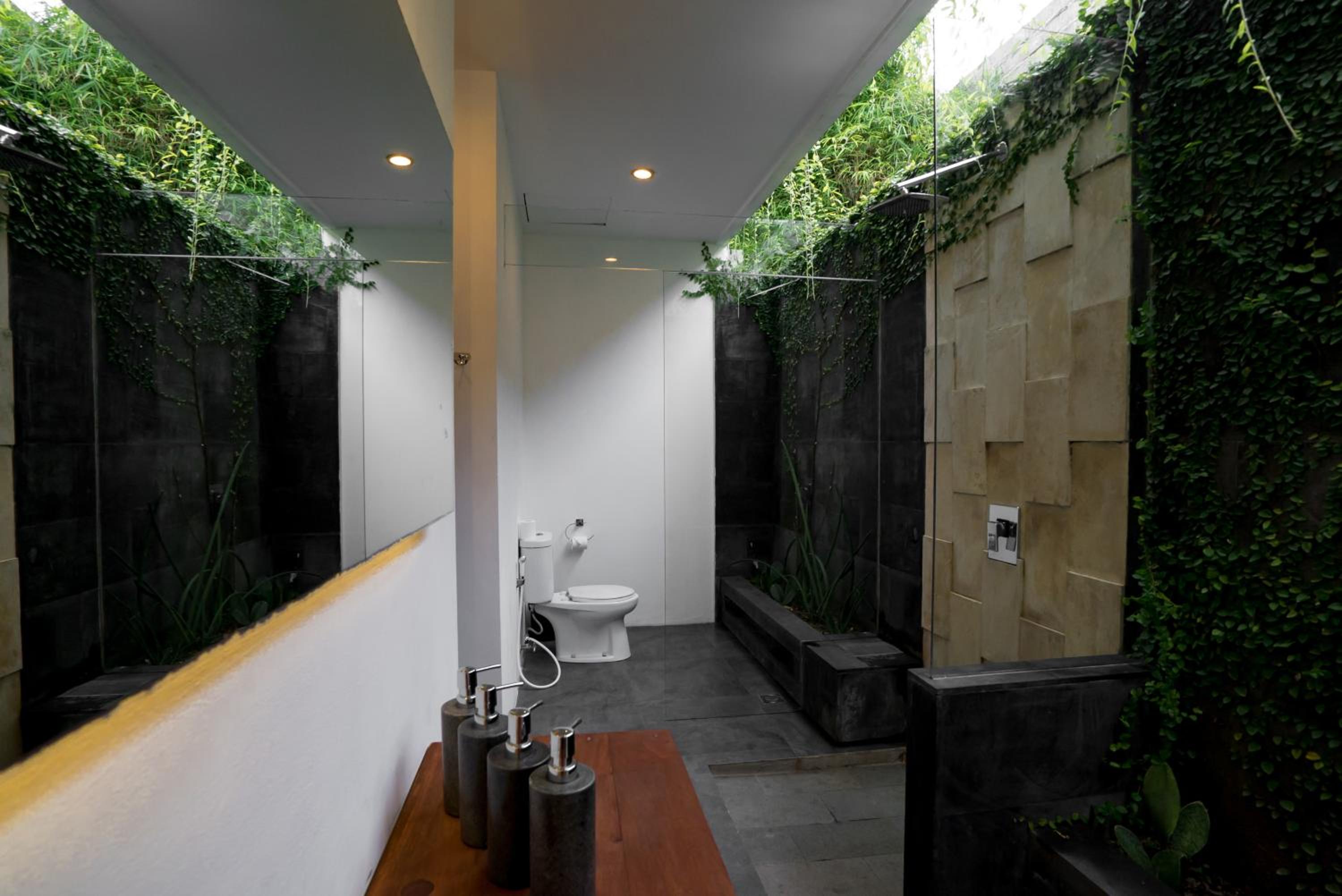 Deluxe Suite Room with Free Use of Bicycle photo 3