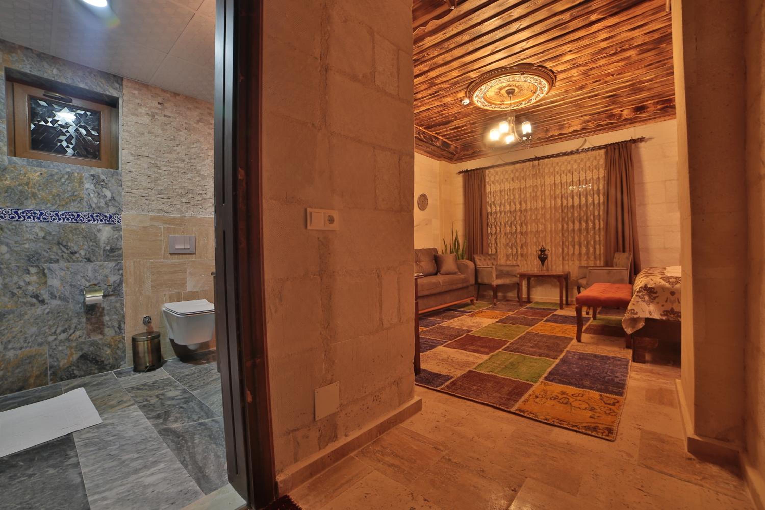 Comfort Room with Tub - Photo 8