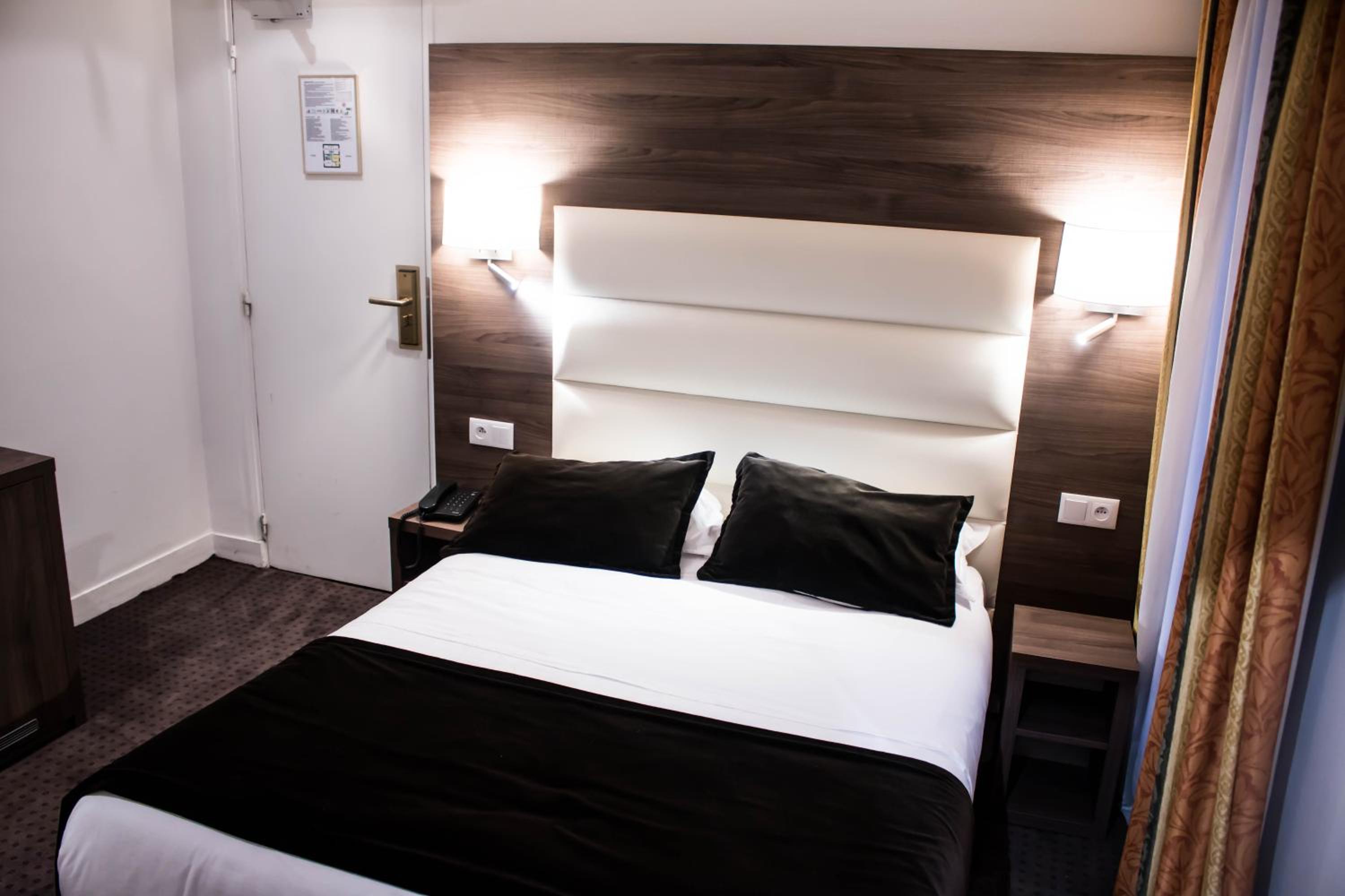 Double Room with Shower photo 3