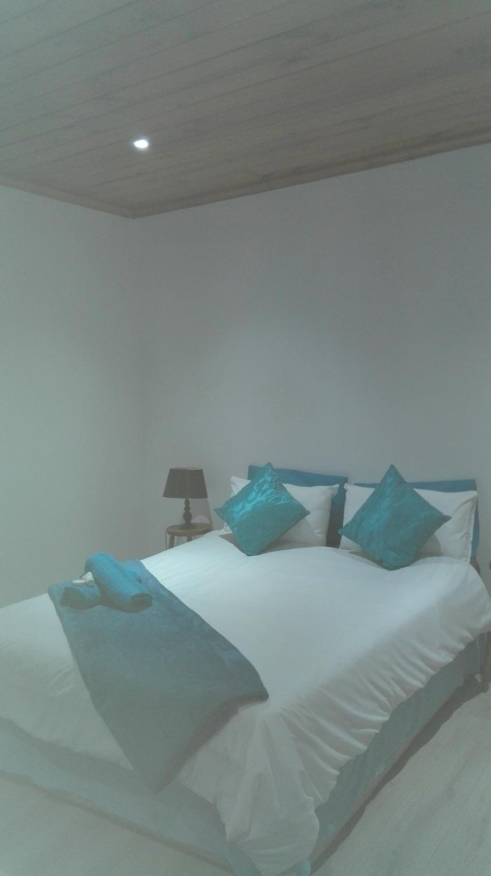 Double or Twin Room with Shower - Photo 7