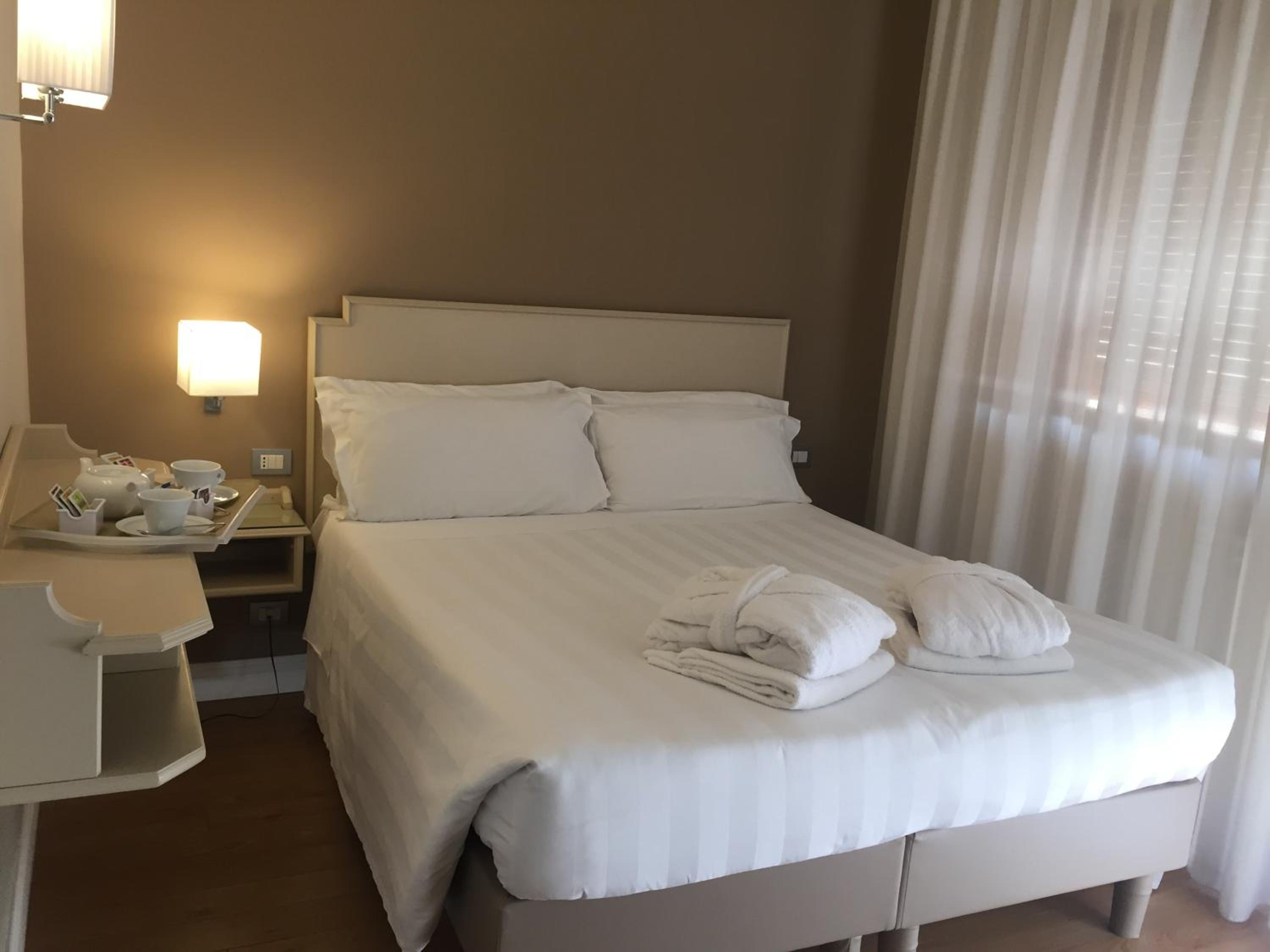 Standard Double Room with Spa Access  - Photo 1